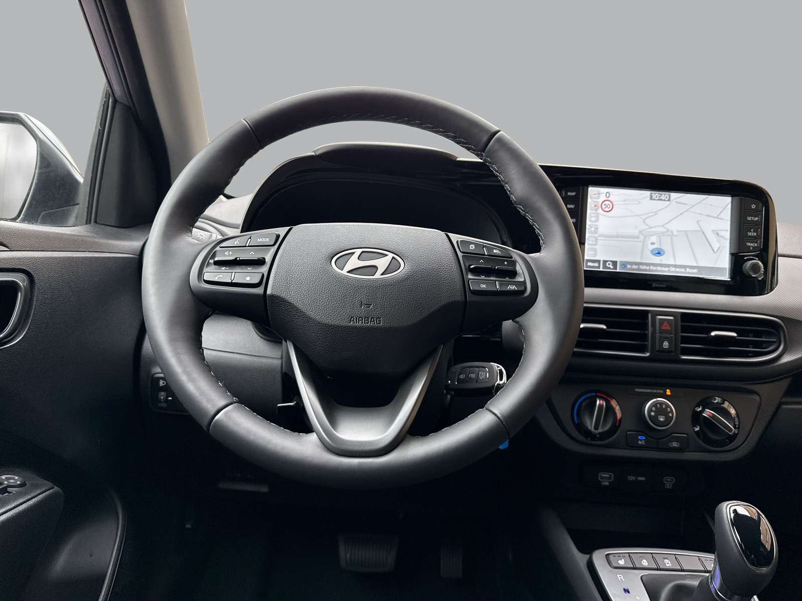 HYUNDAI i10 1.2 Amplia Aut.-image-8