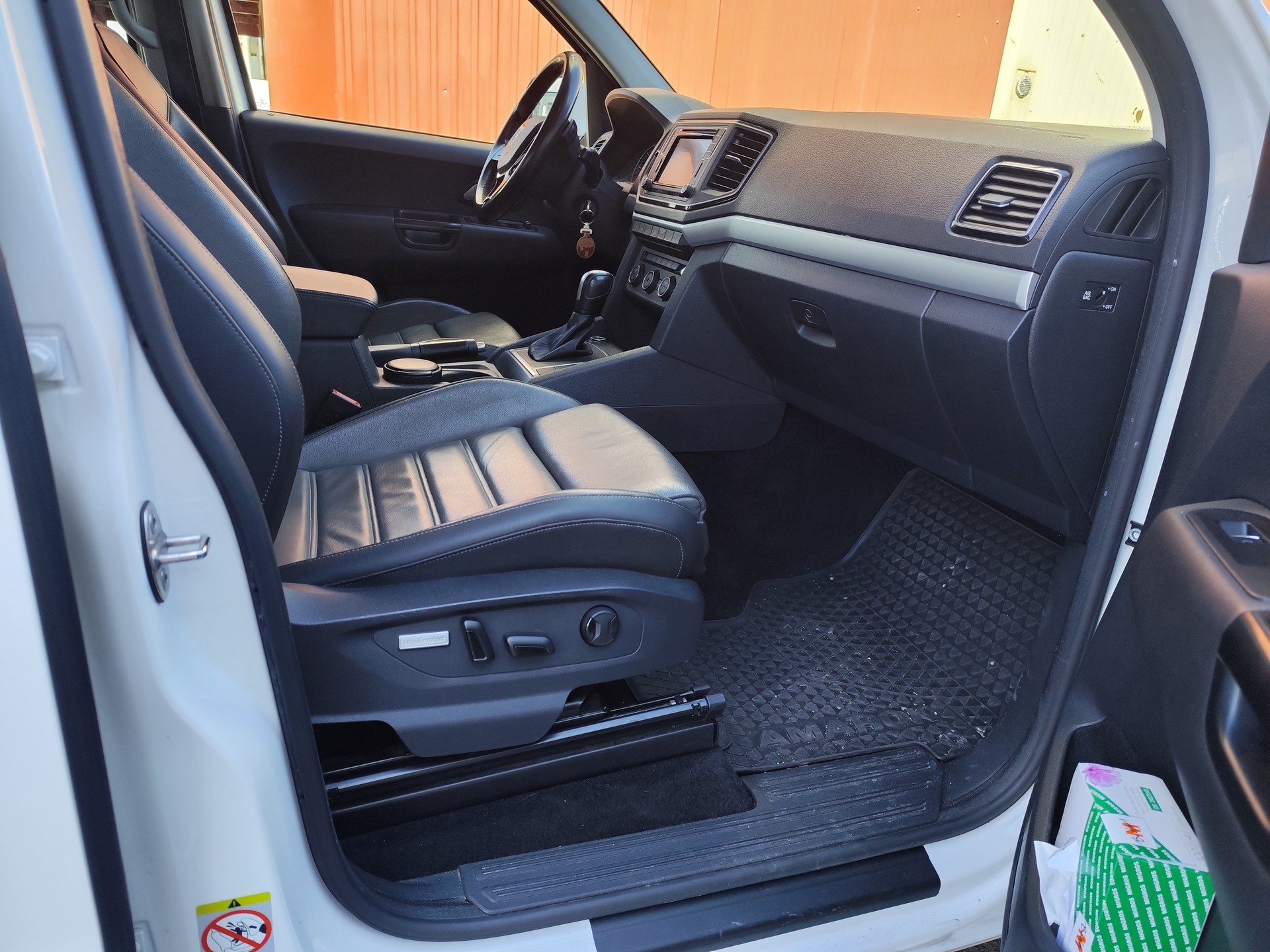 VW Amarok 3.0TDI Crossline 4Motion Automatic-image-10