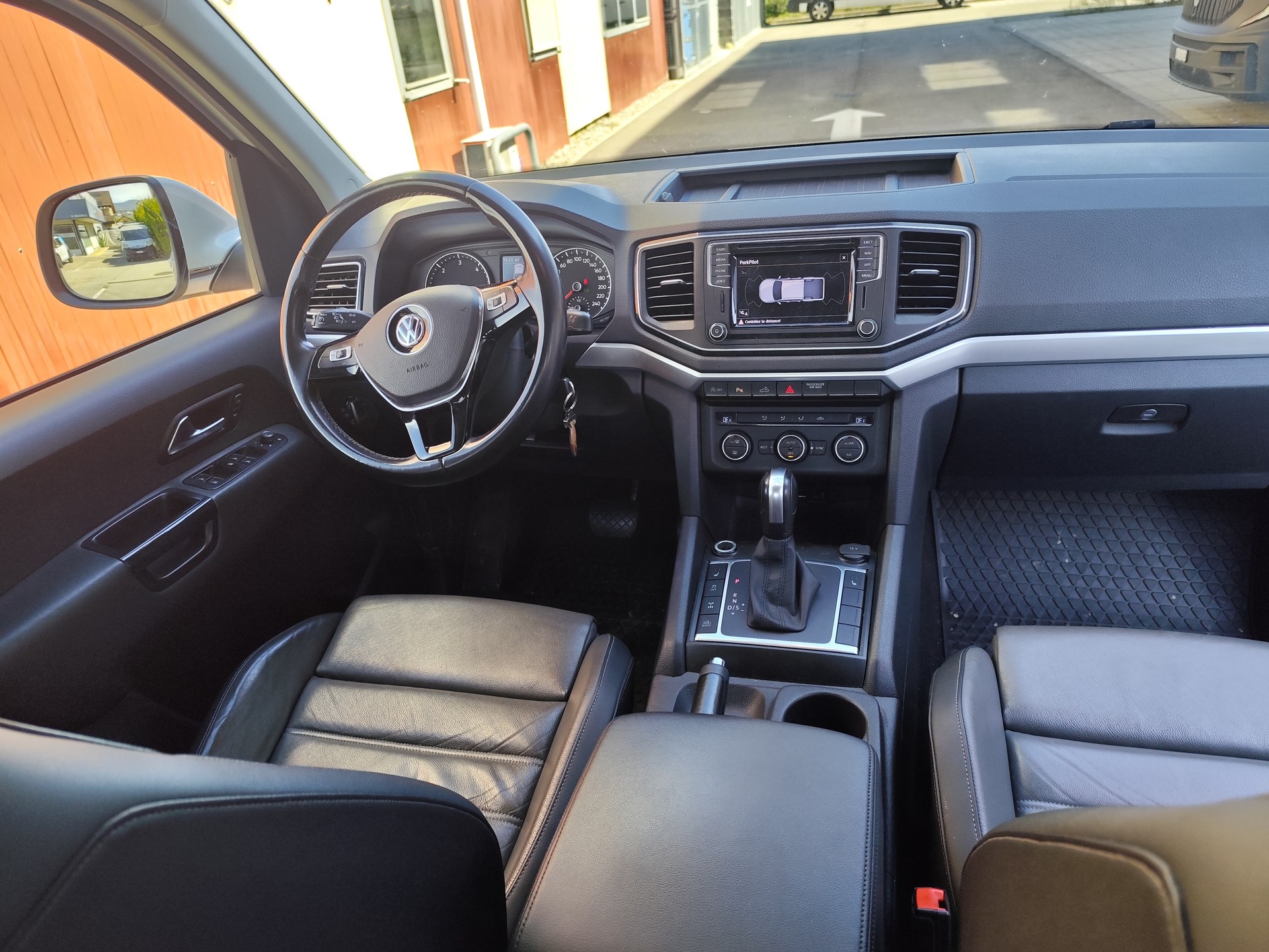 VW Amarok 3.0TDI Crossline 4Motion Automatic-image-9
