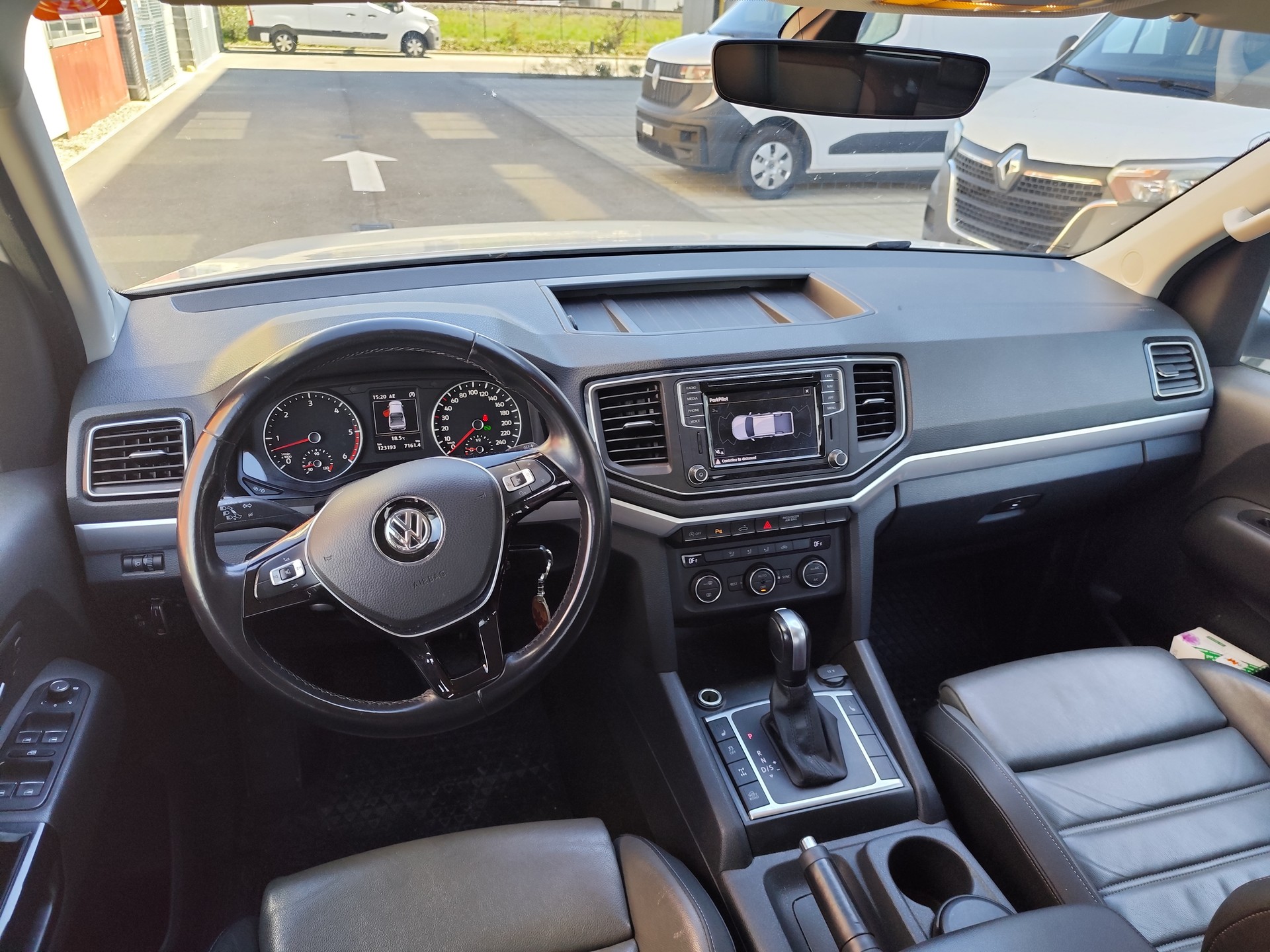 VW Amarok 3.0TDI Crossline 4Motion Automatic-image-7