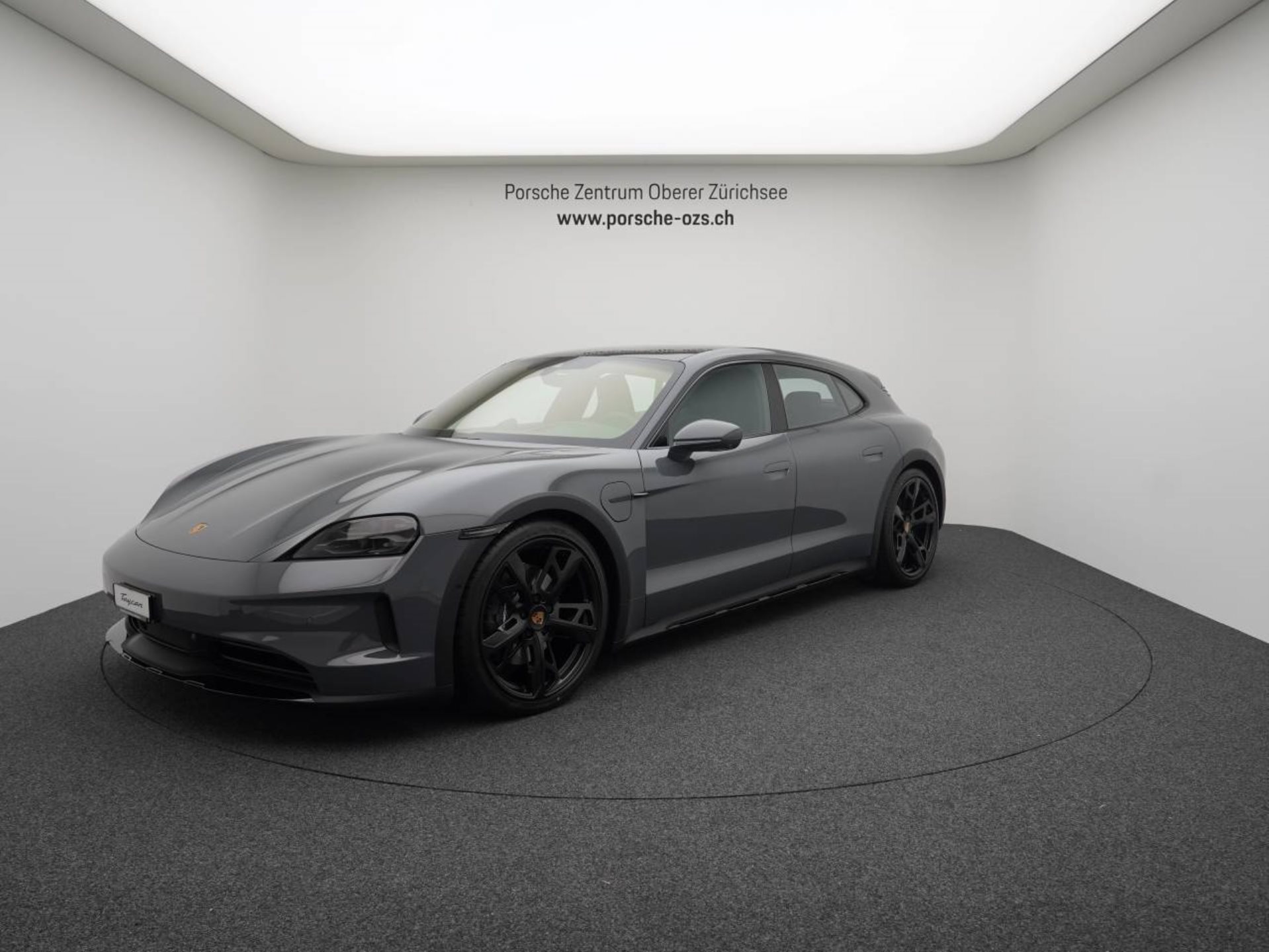 PORSCHE Taycan 4 Cross Turismo-image-10