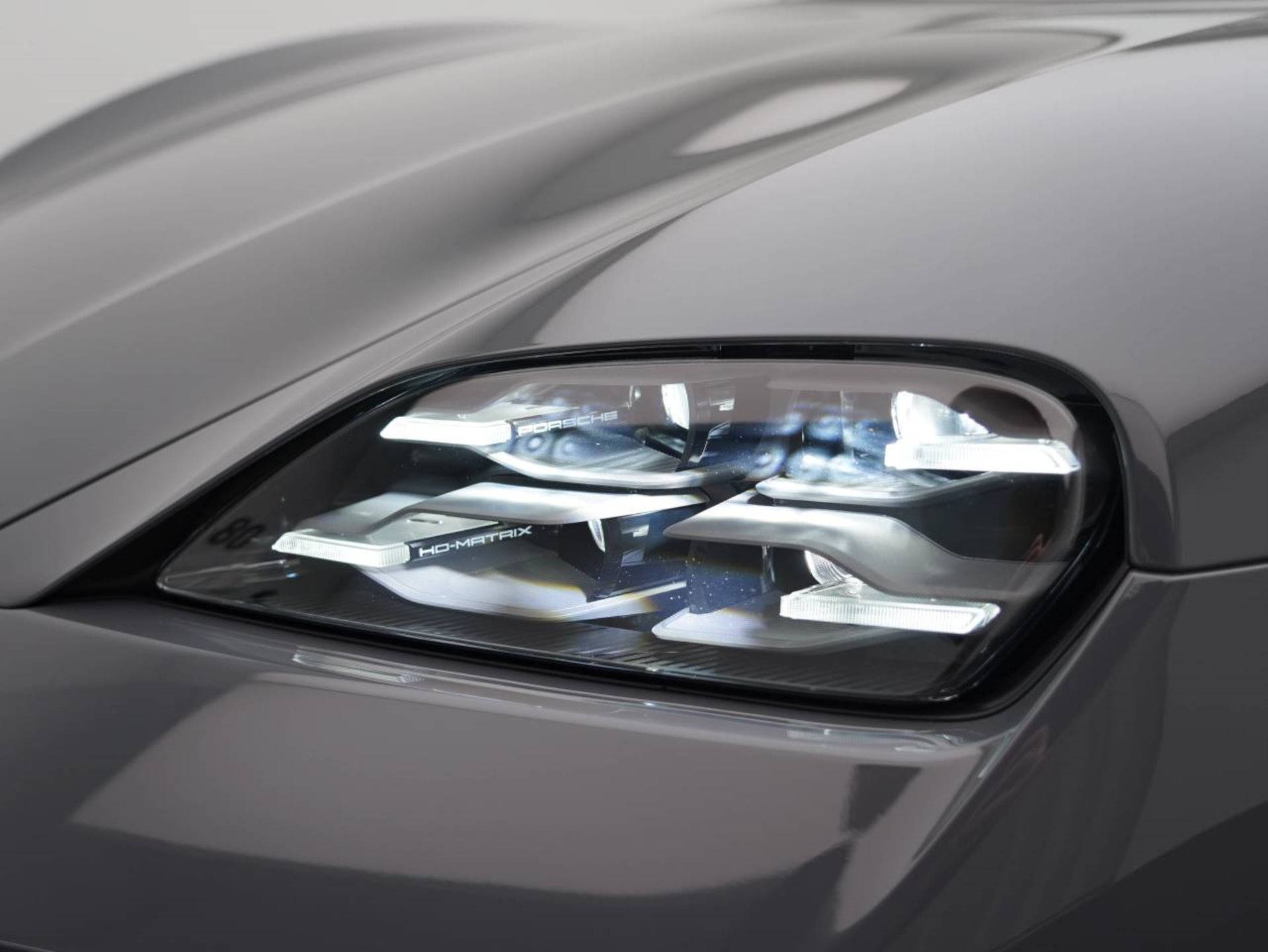 PORSCHE Taycan 4 Cross Turismo-image-13