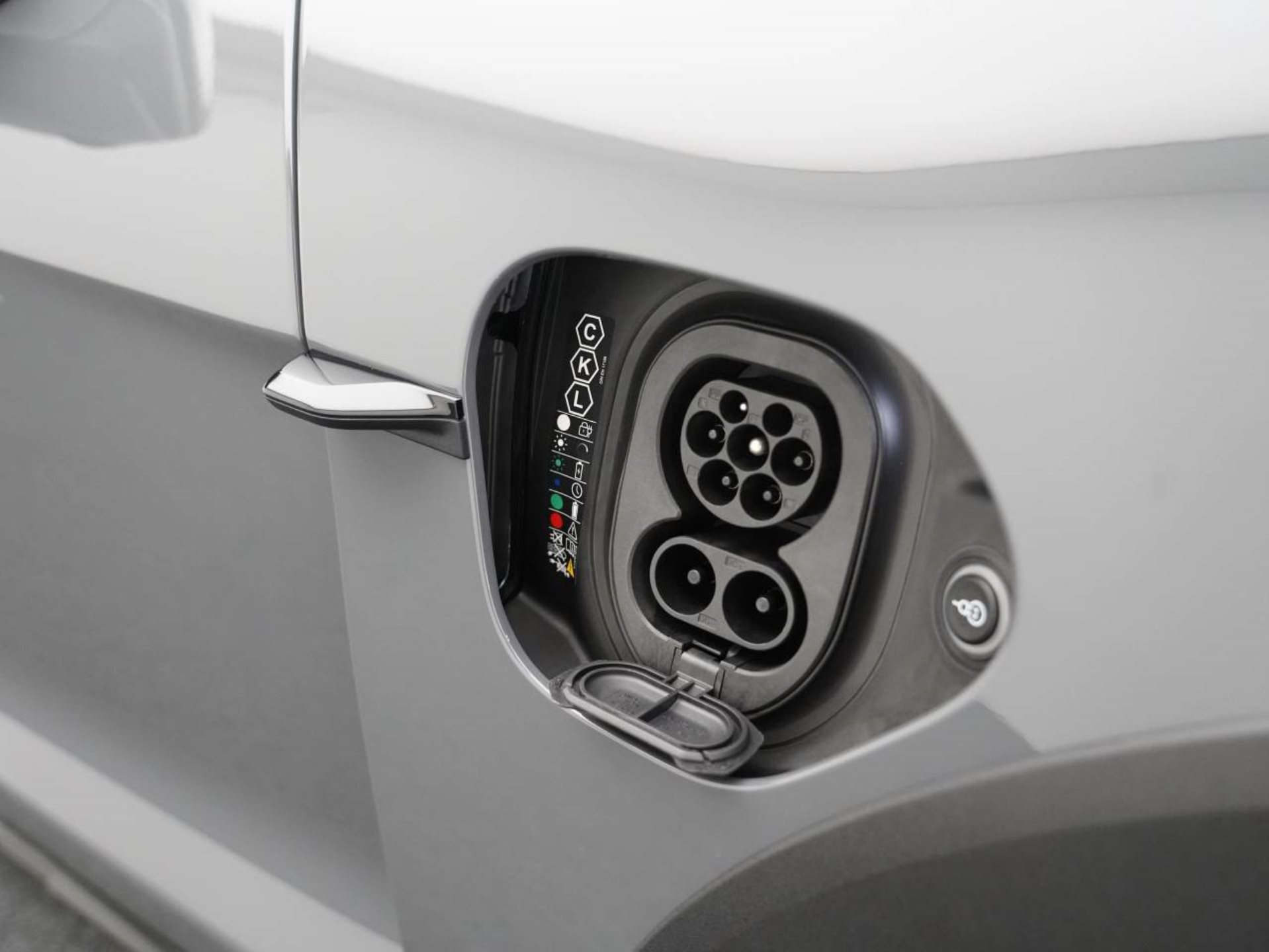 PORSCHE Taycan 4 Cross Turismo-image-16