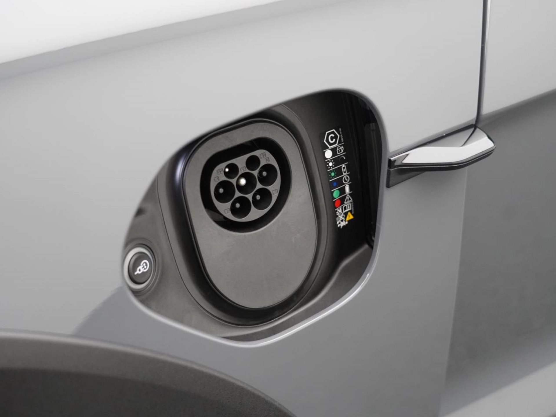 PORSCHE Taycan 4 Cross Turismo-image-15