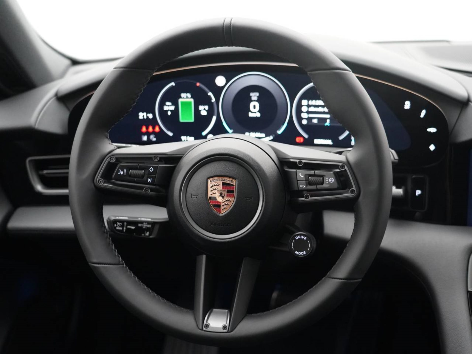 PORSCHE Taycan 4 Cross Turismo-image-19