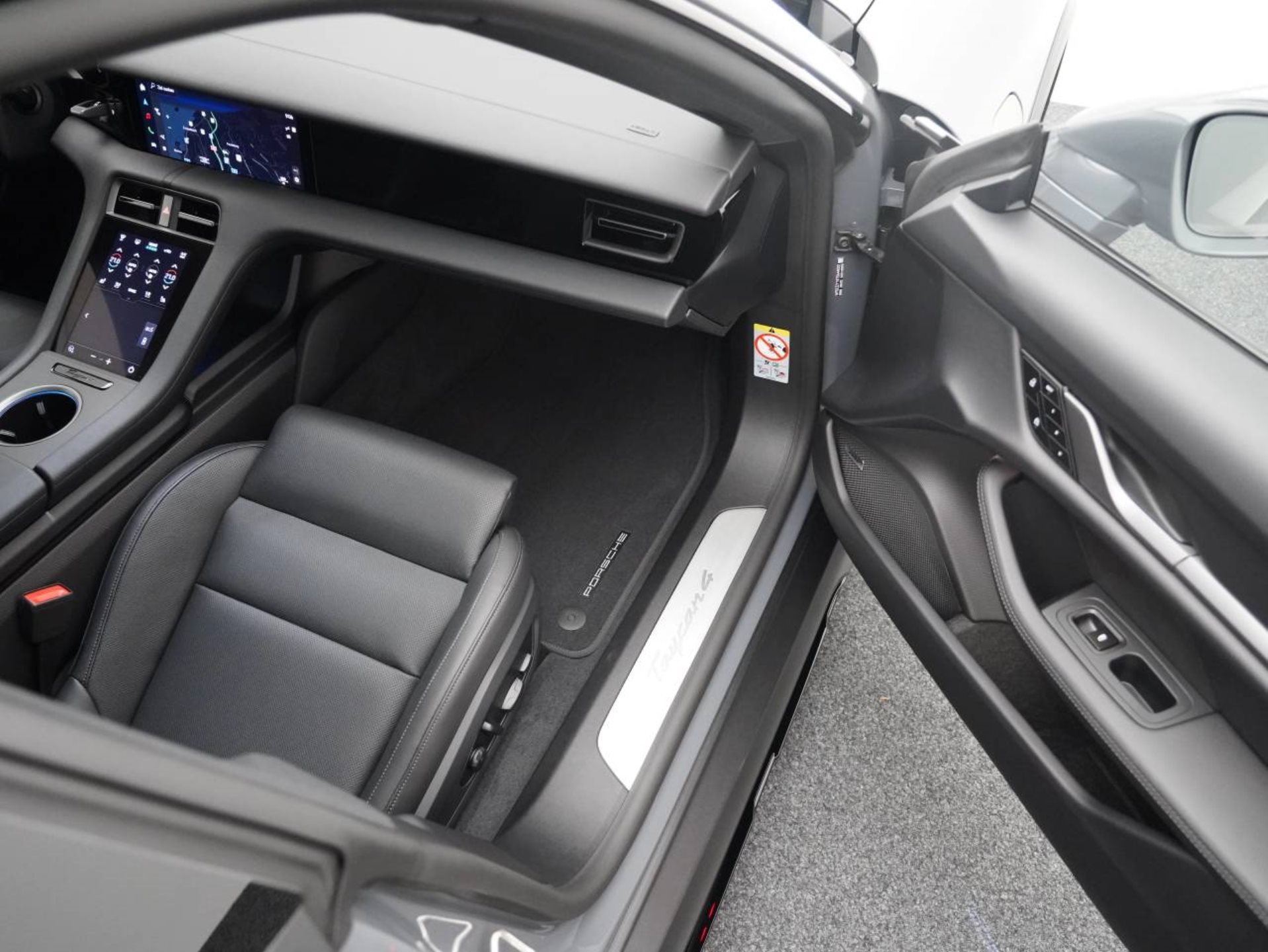 PORSCHE Taycan 4 Cross Turismo-image-27