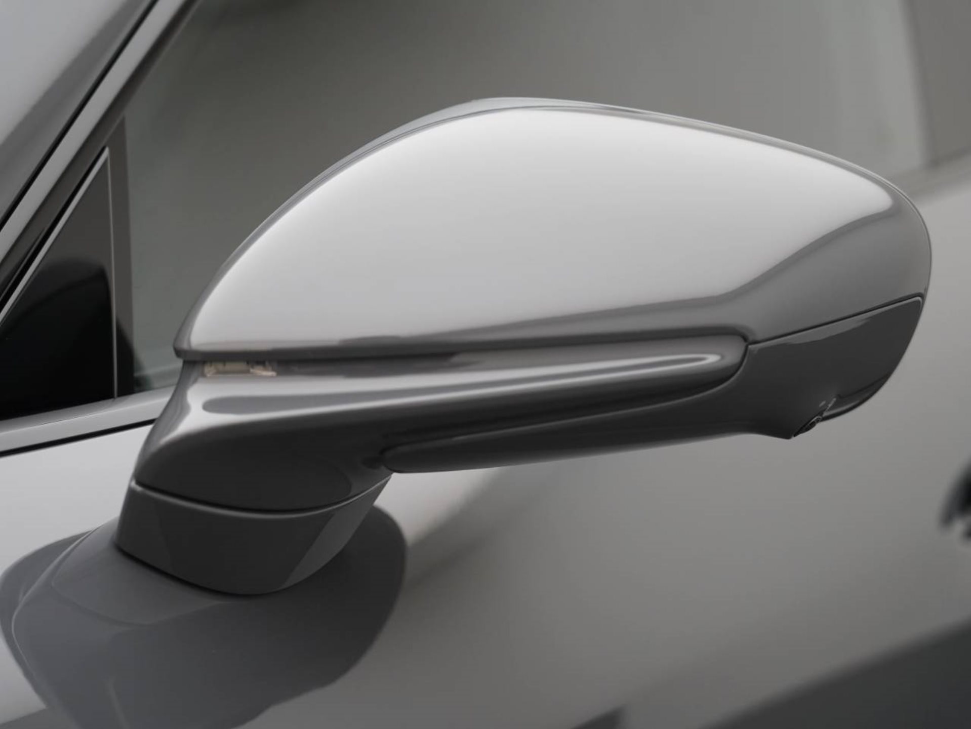 PORSCHE Taycan 4 Cross Turismo-image-14
