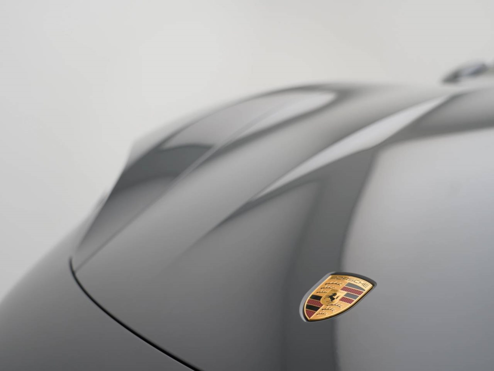 PORSCHE Taycan 4 Cross Turismo-image-12