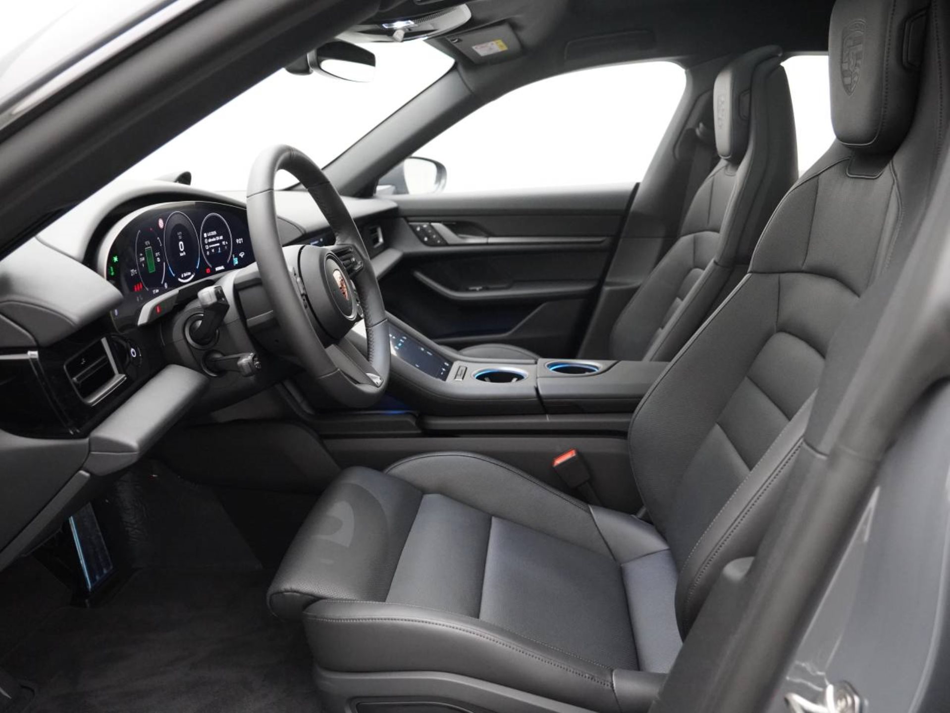 PORSCHE Taycan 4 Cross Turismo-image-4