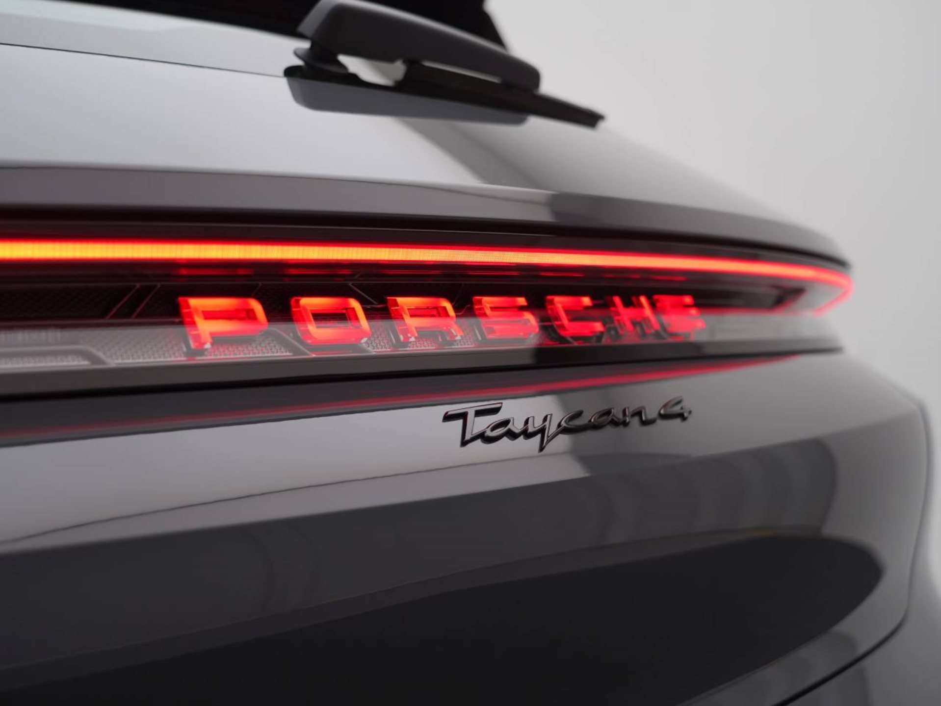 PORSCHE Taycan 4 Cross Turismo-image-17