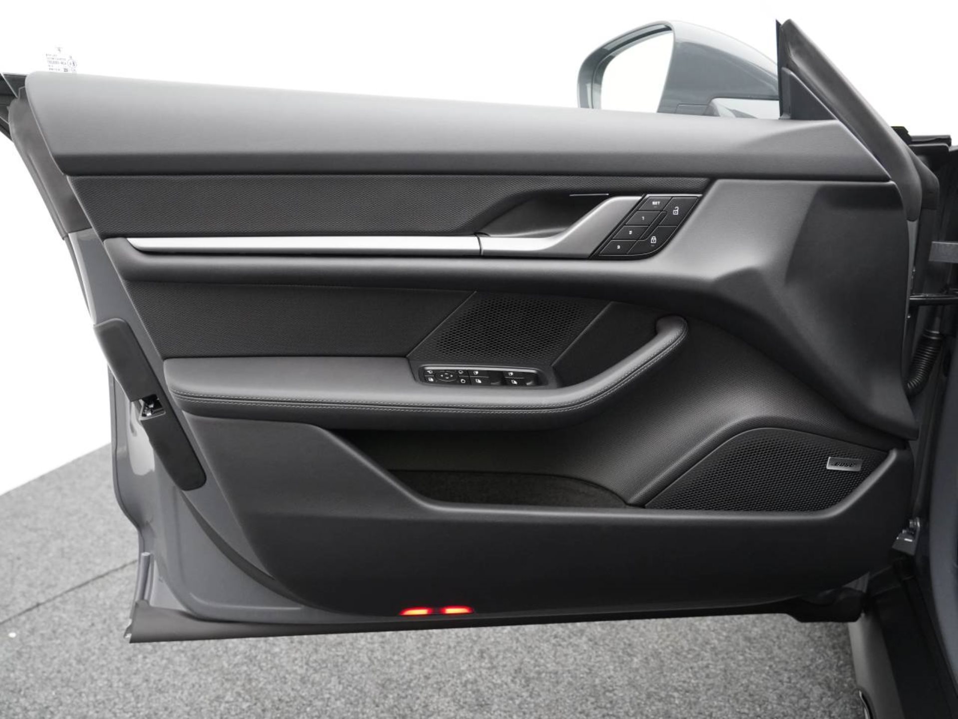 PORSCHE Taycan 4 Cross Turismo-image-24