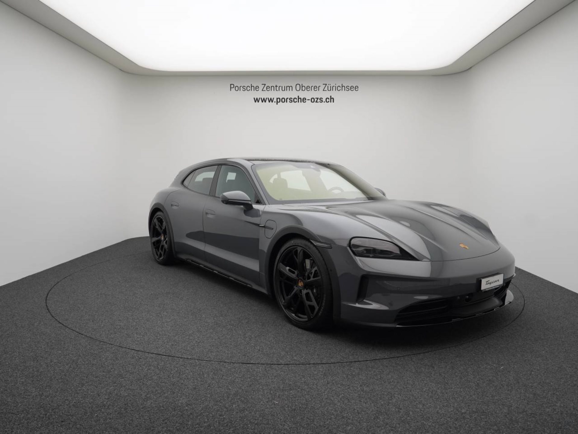 PORSCHE Taycan 4 Cross Turismo-image-8