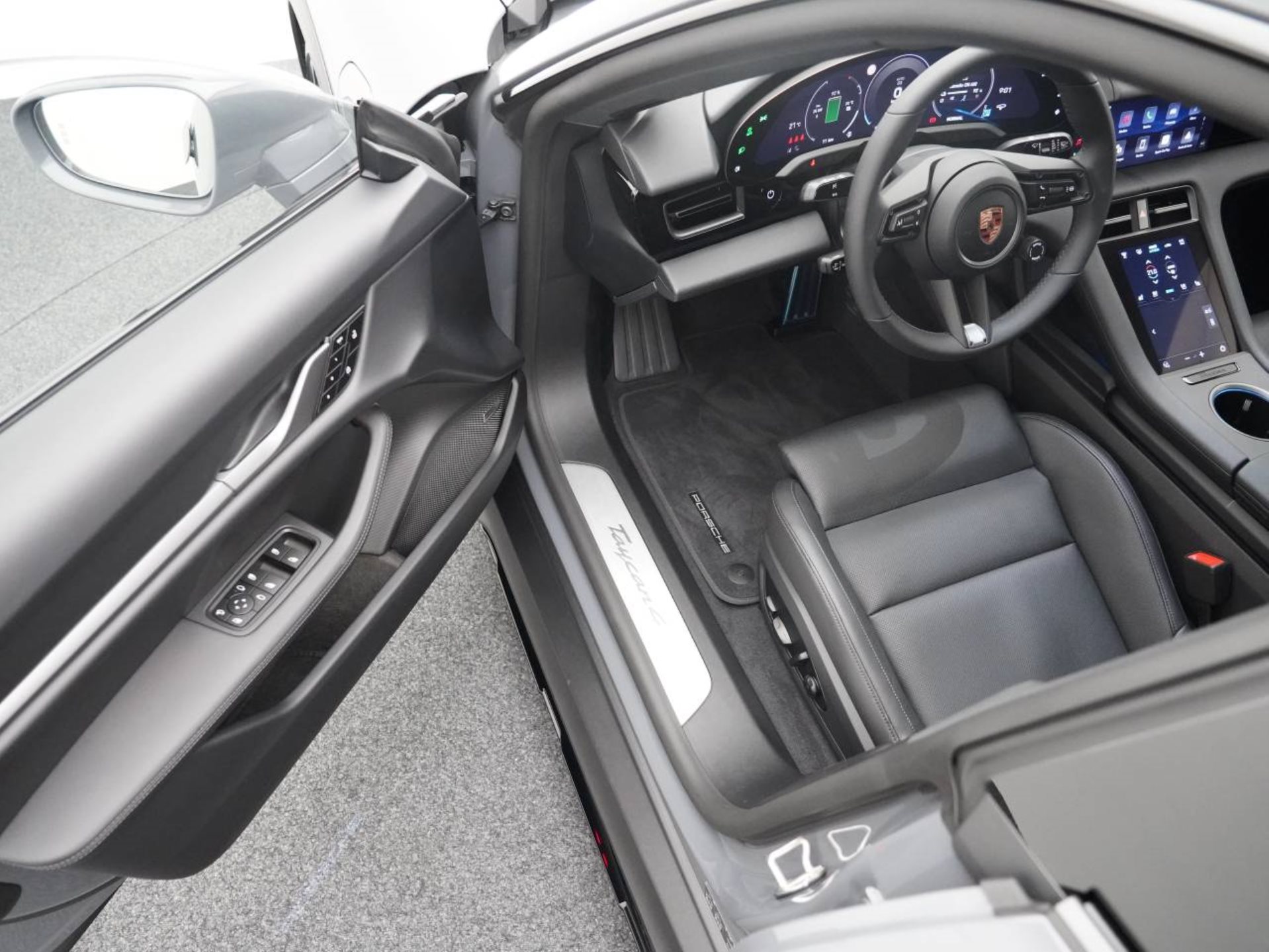 PORSCHE Taycan 4 Cross Turismo-image-3