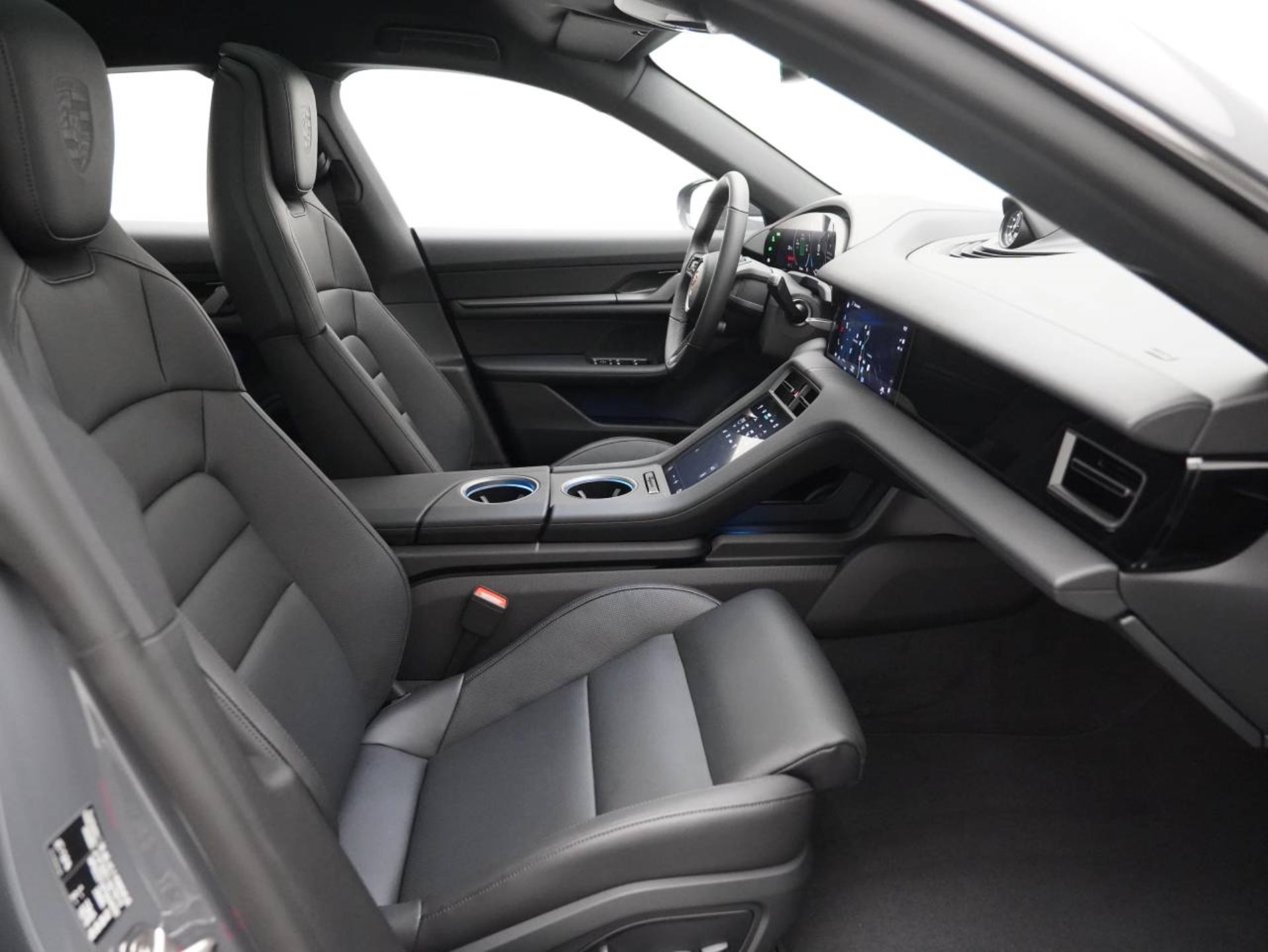 PORSCHE Taycan 4 Cross Turismo-image-29
