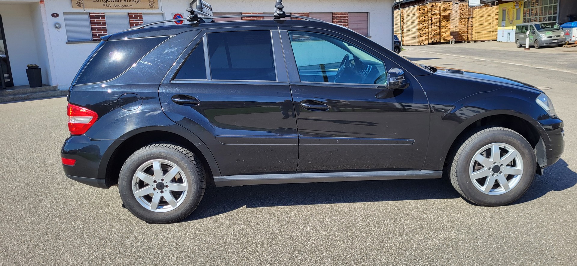 MERCEDES-BENZ ML 350 CDI 4Matic 7G-Tronic-showroom-element-3