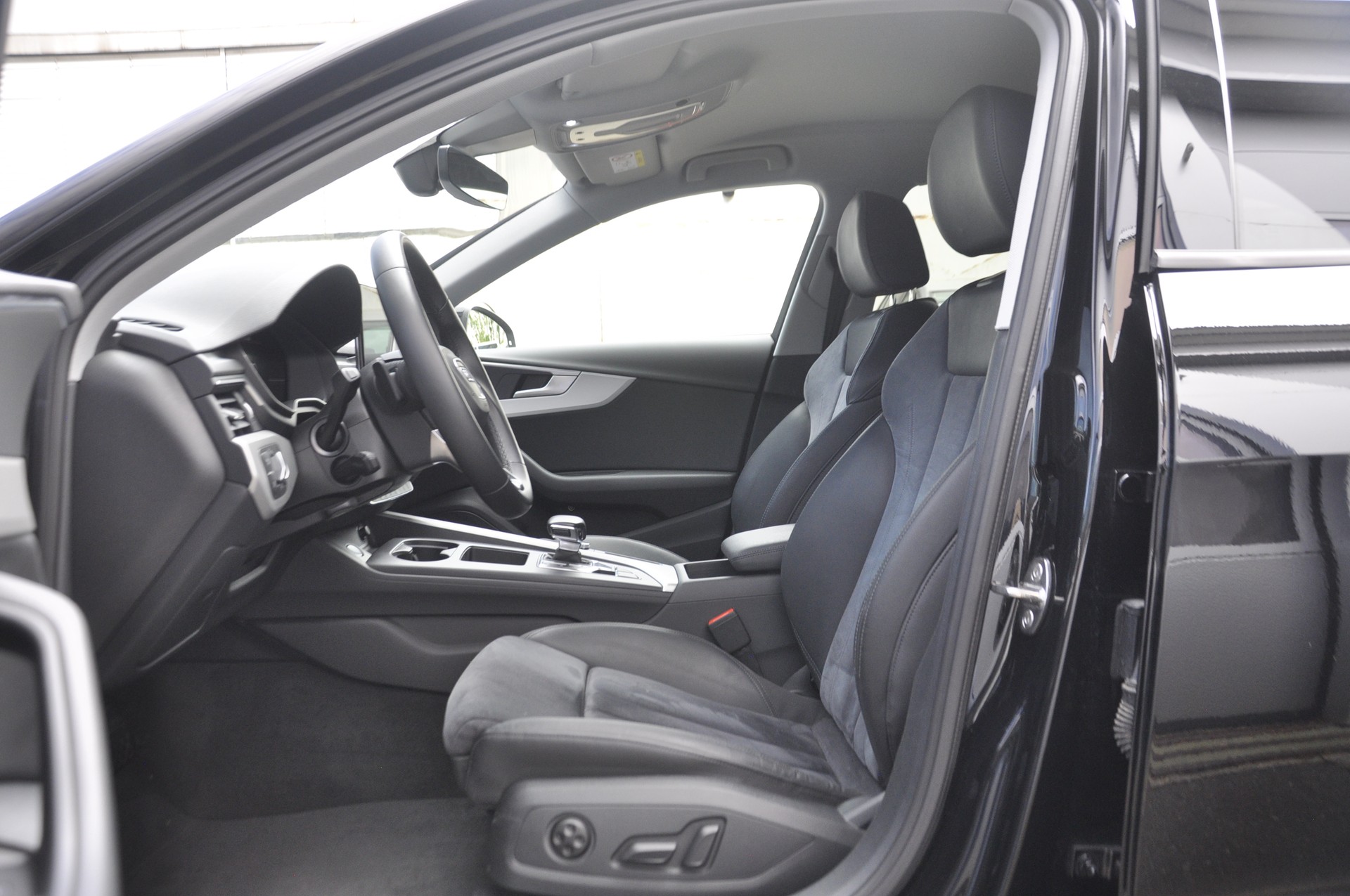 AUDI A4 Avant 50 TDI advanced quattro tiptronic I Standheizung-image-5
