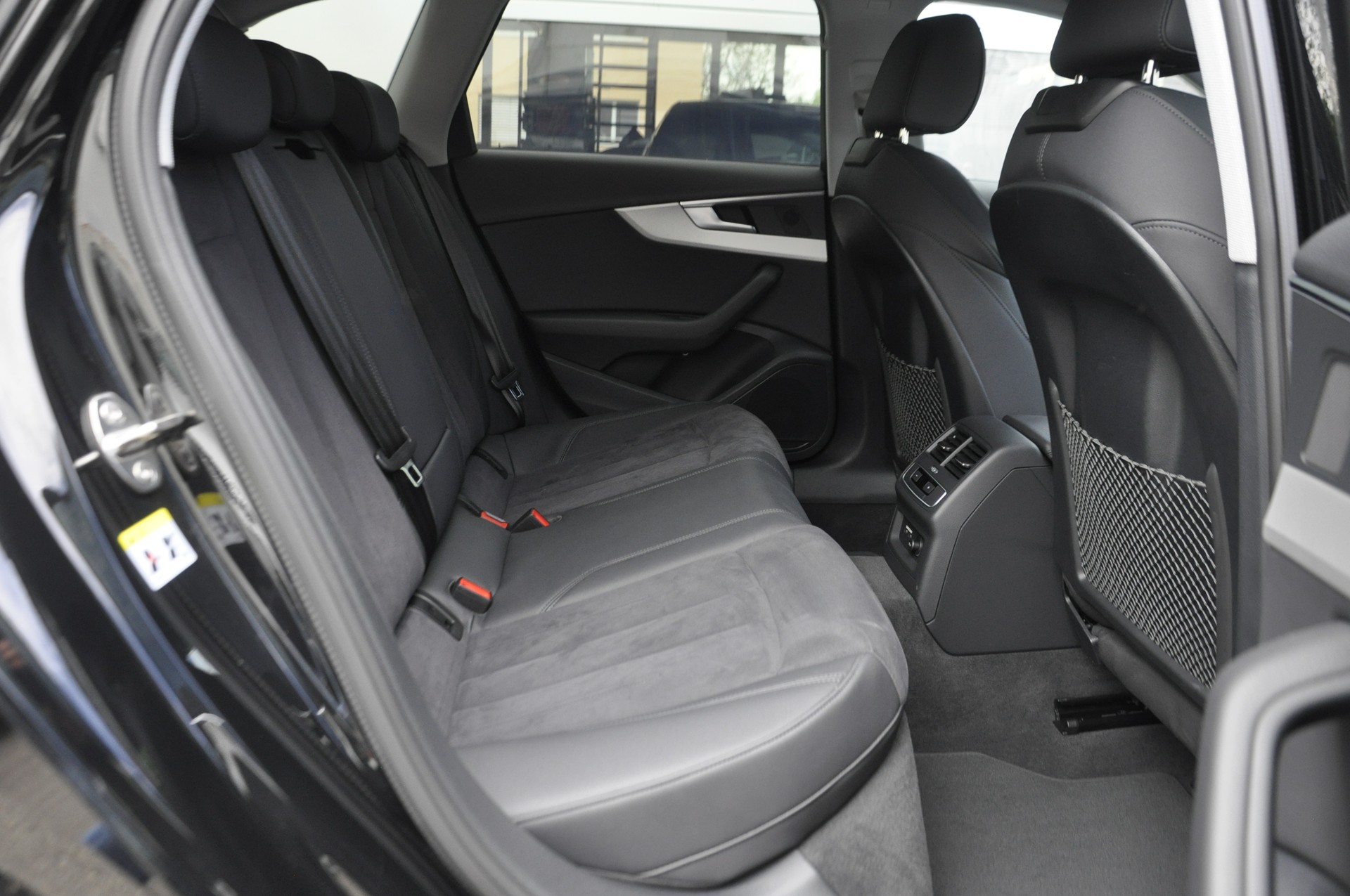 AUDI A4 Avant 50 TDI advanced quattro tiptronic I Standheizung-image-8