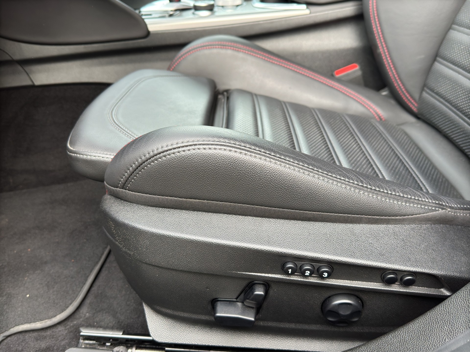 ALFA ROMEO Giulia 2.0 Competizione Q4 AT8-image-9