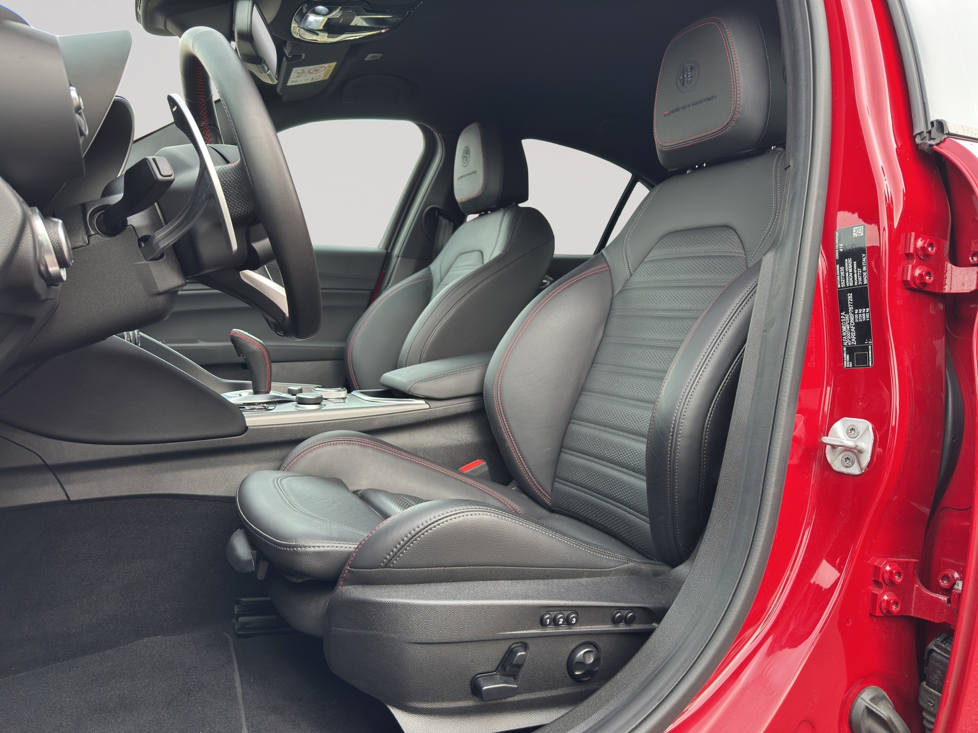 ALFA ROMEO Giulia 2.0 Competizione Q4 AT8-image-5