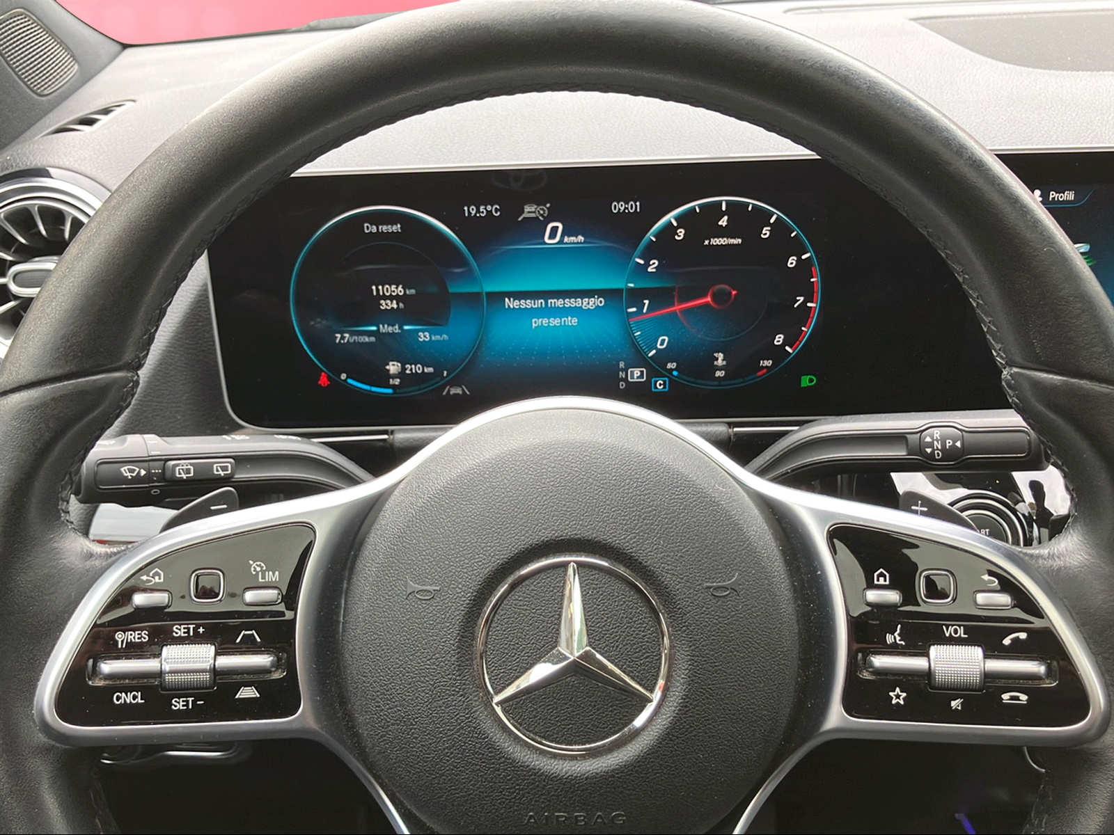 MERCEDES-BENZ B 200 Night Star AMG Line-image-5