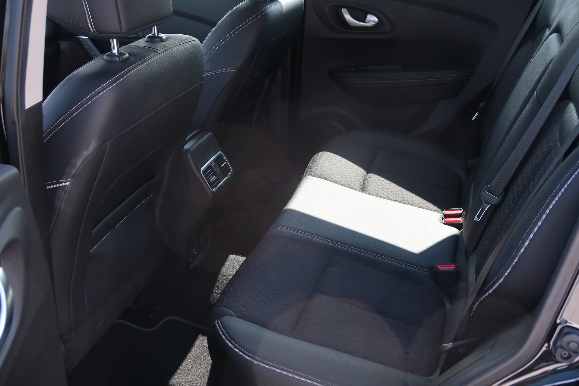 RENAULT Kadjar 1.3 16V Turbo Intens EDC-image-9