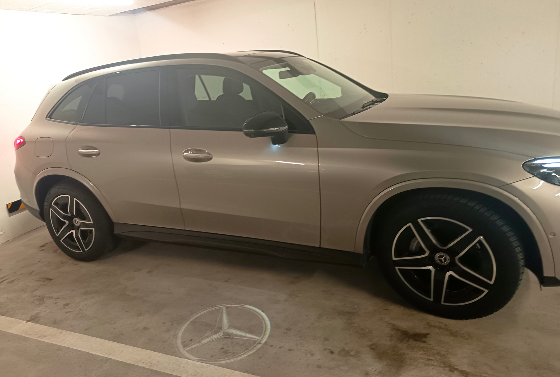 MERCEDES-BENZ GLC 220 d AMG Line 4matic-image-9