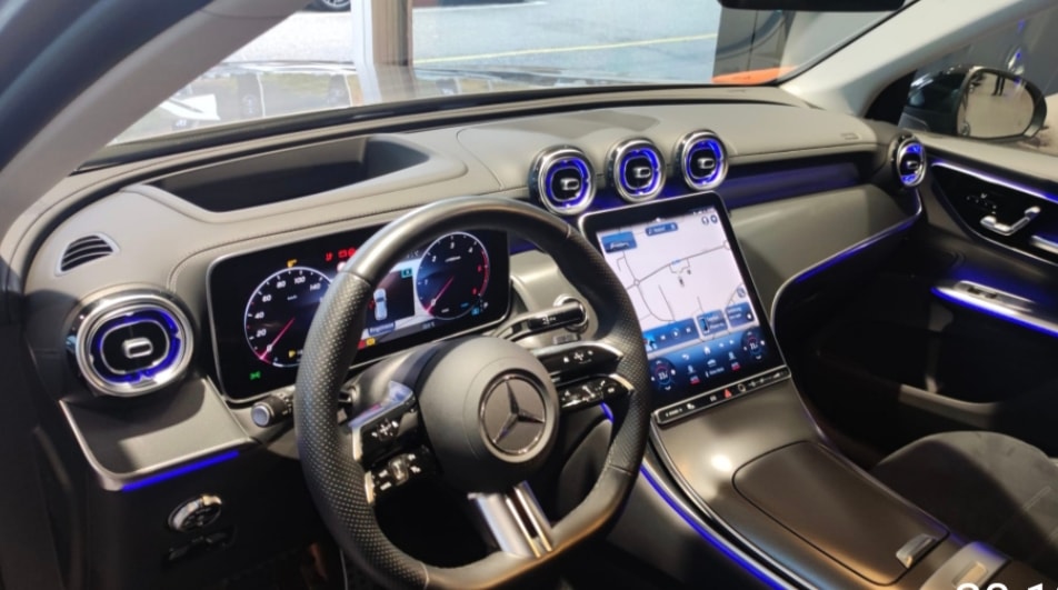 MERCEDES-BENZ GLC 220 d AMG Line 4matic-image-2