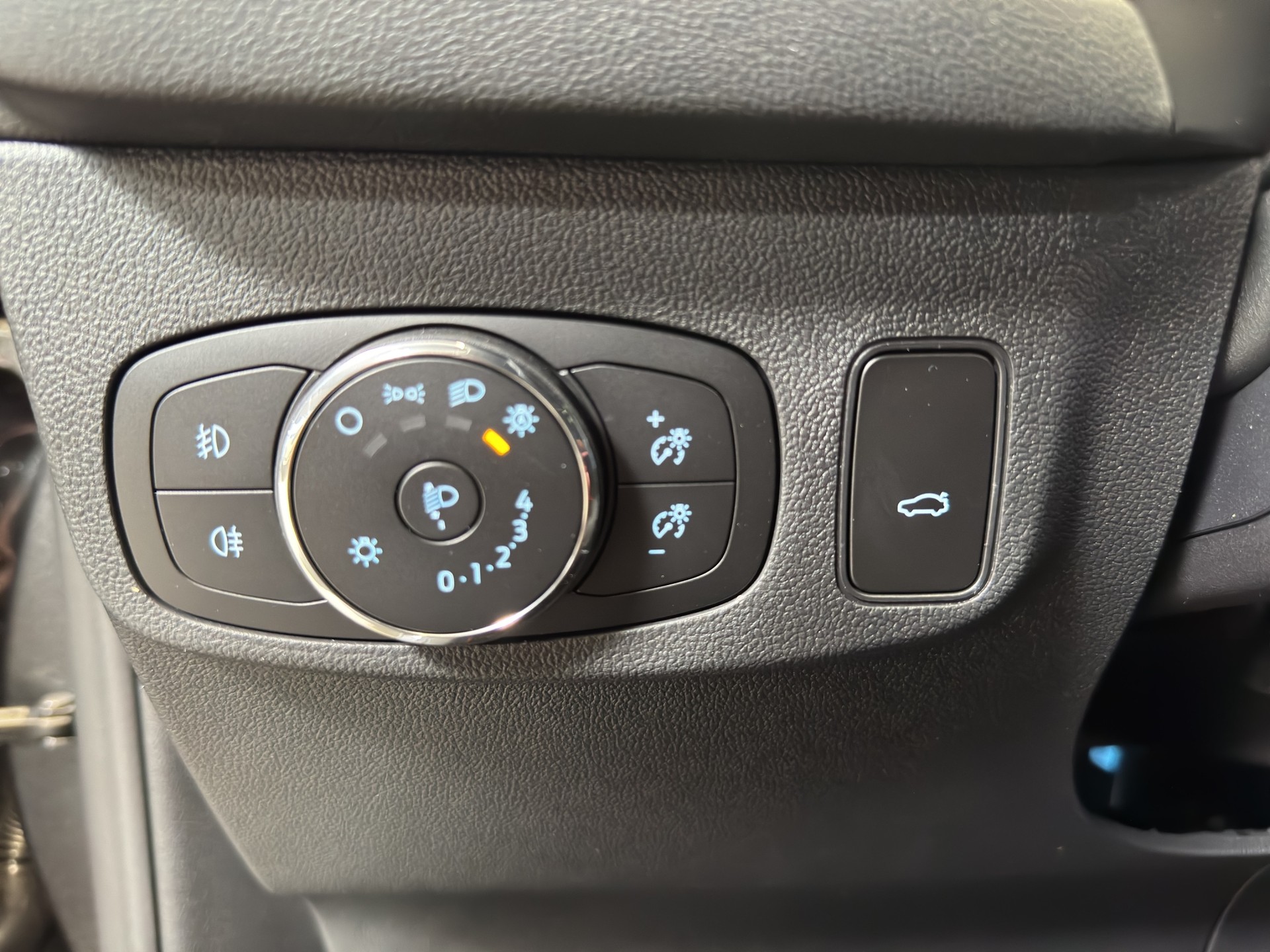 FORD Focus 1.0 MHEV ST-Line X Automat-image-8