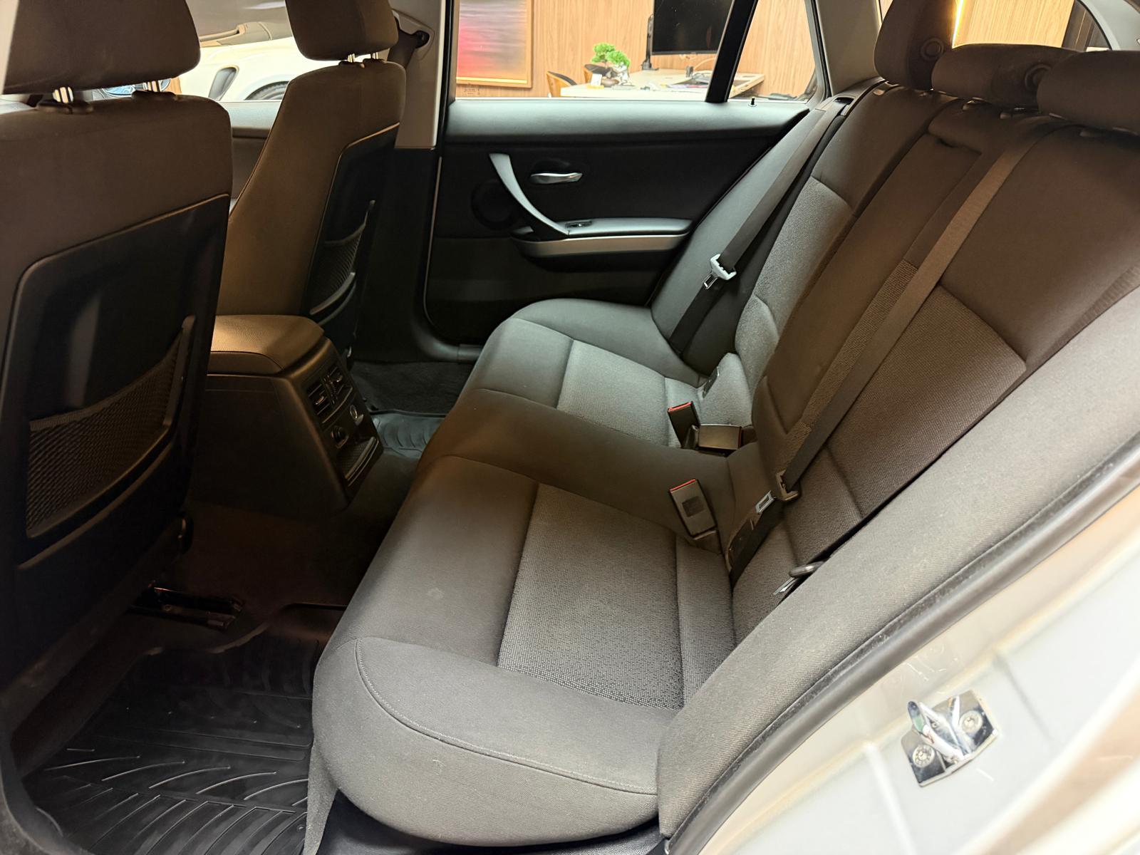 BMW 330xi Touring-image-14