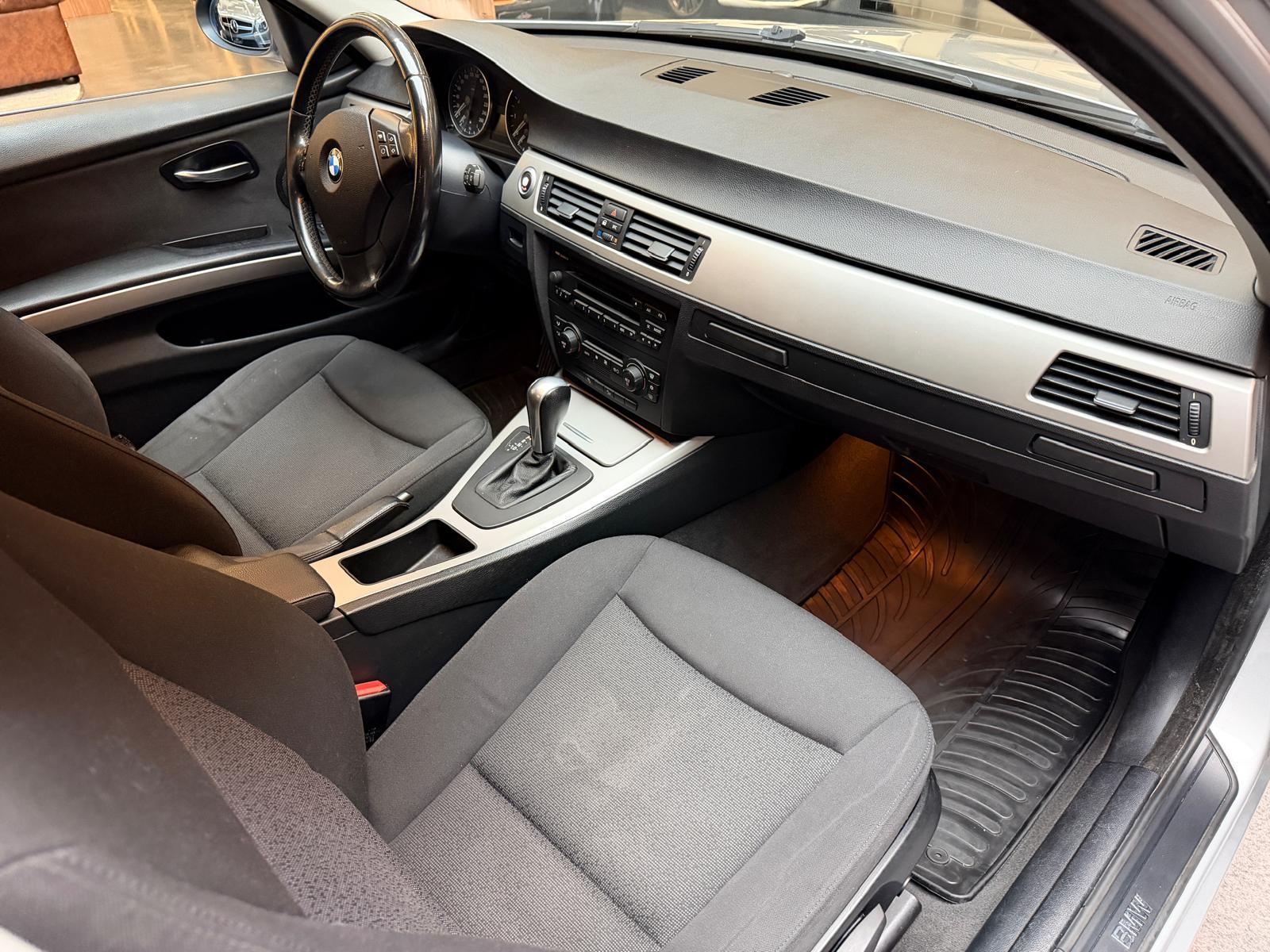 BMW 330xi Touring-image-13