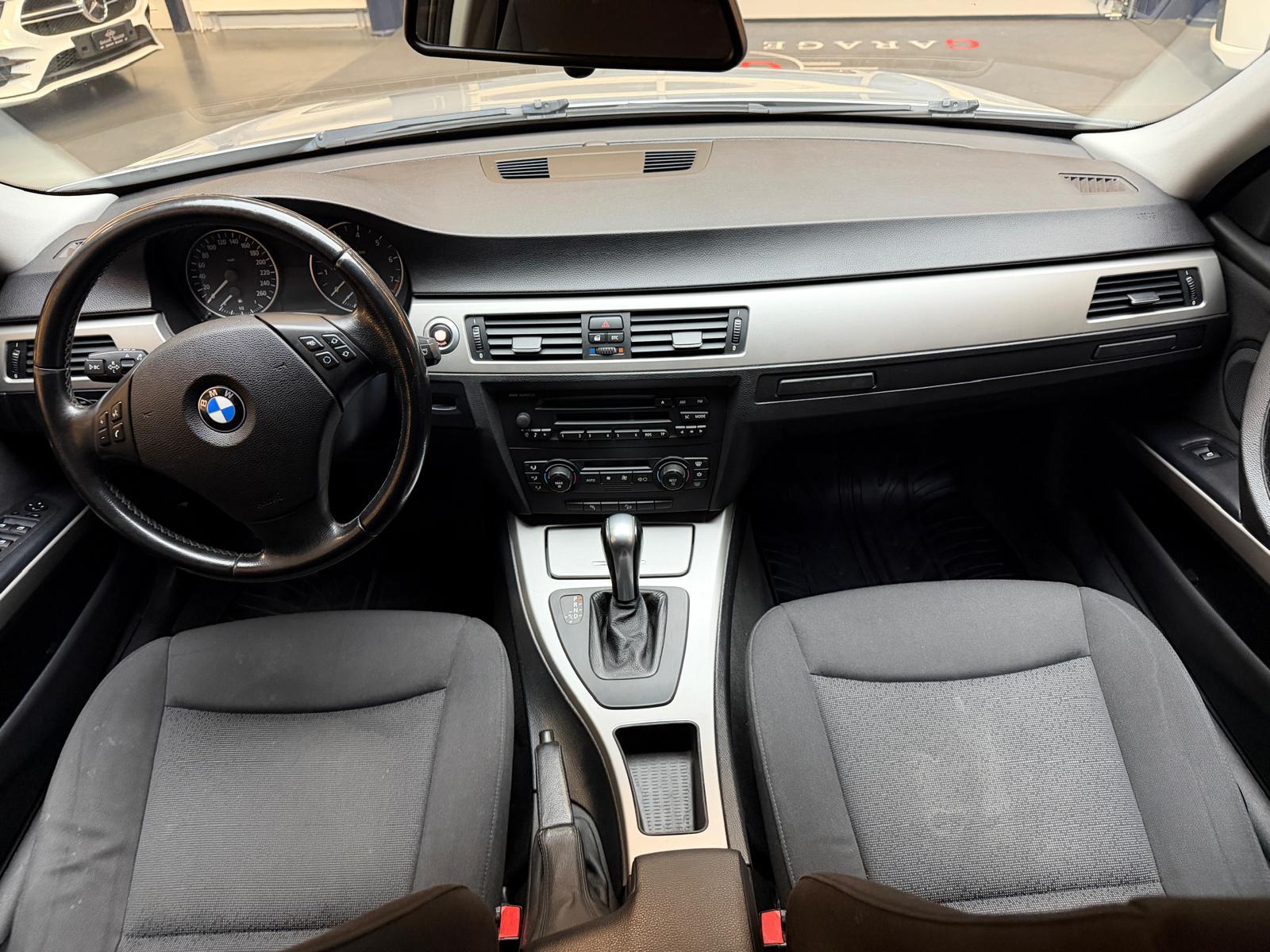 BMW 330xi Touring-image-9