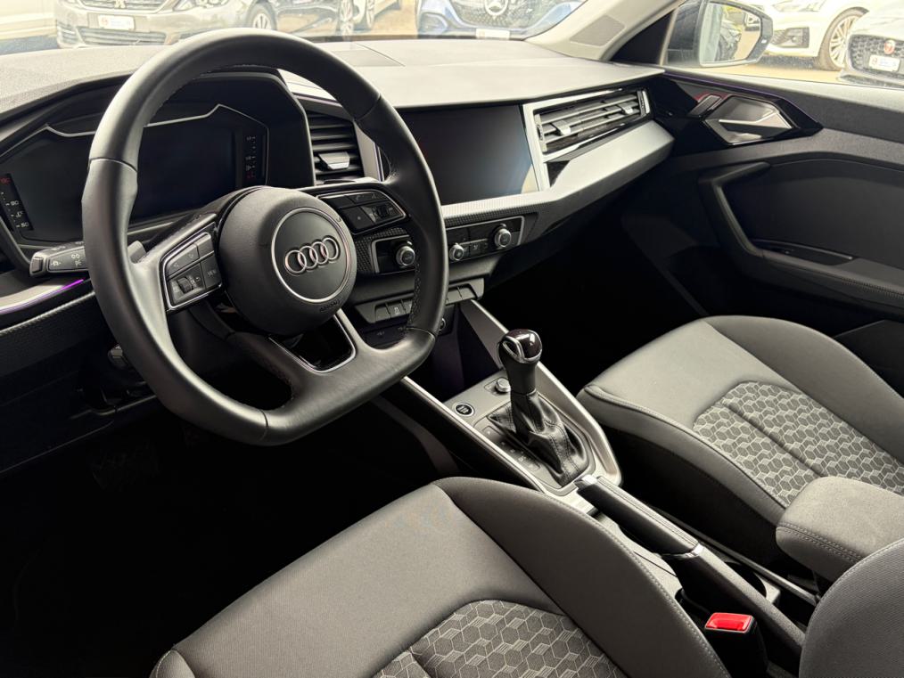 AUDI A1 Sportback 30 TFSi S Line Black Edition-image-4
