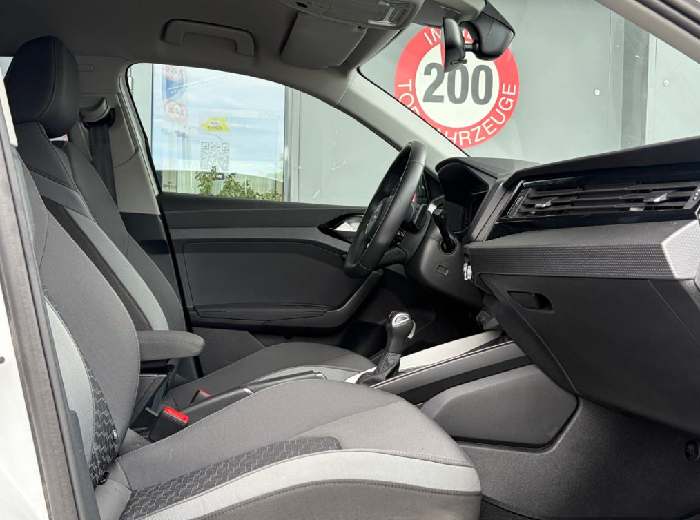 AUDI A1 Sportback 30 TFSi S Line Black Edition-image-9