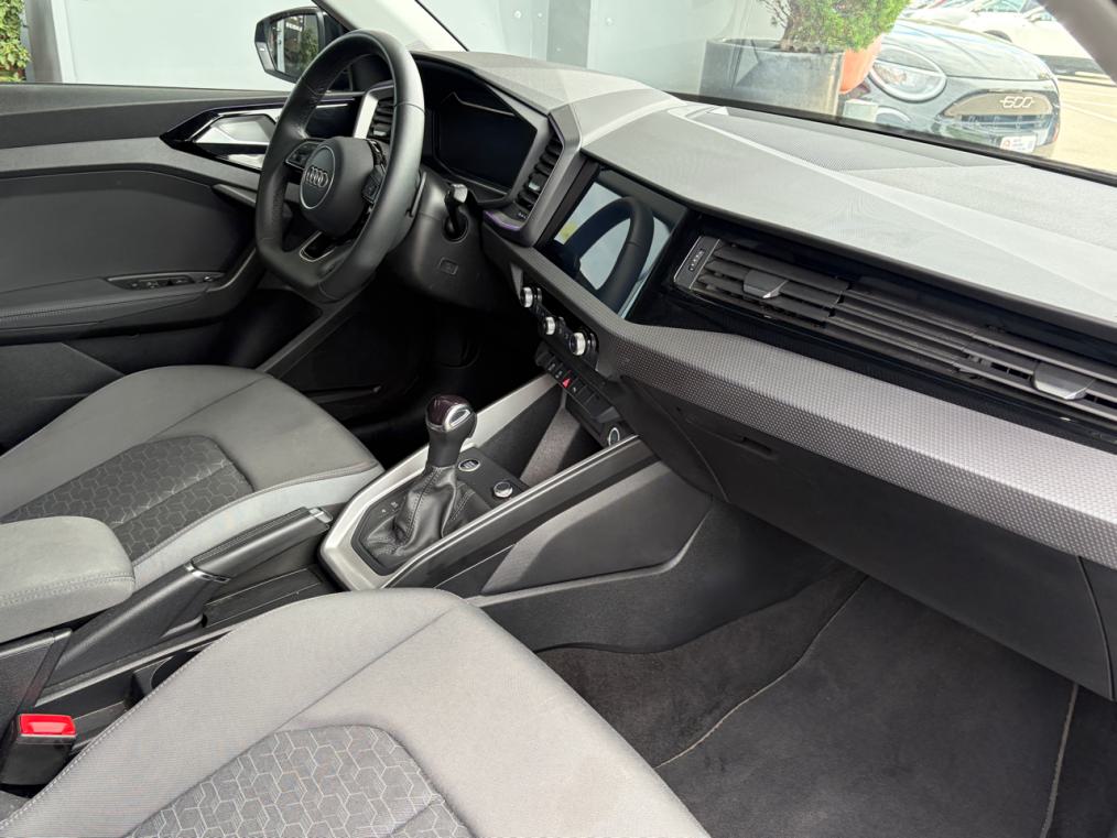 AUDI A1 Sportback 30 TFSi S Line Black Edition-image-8