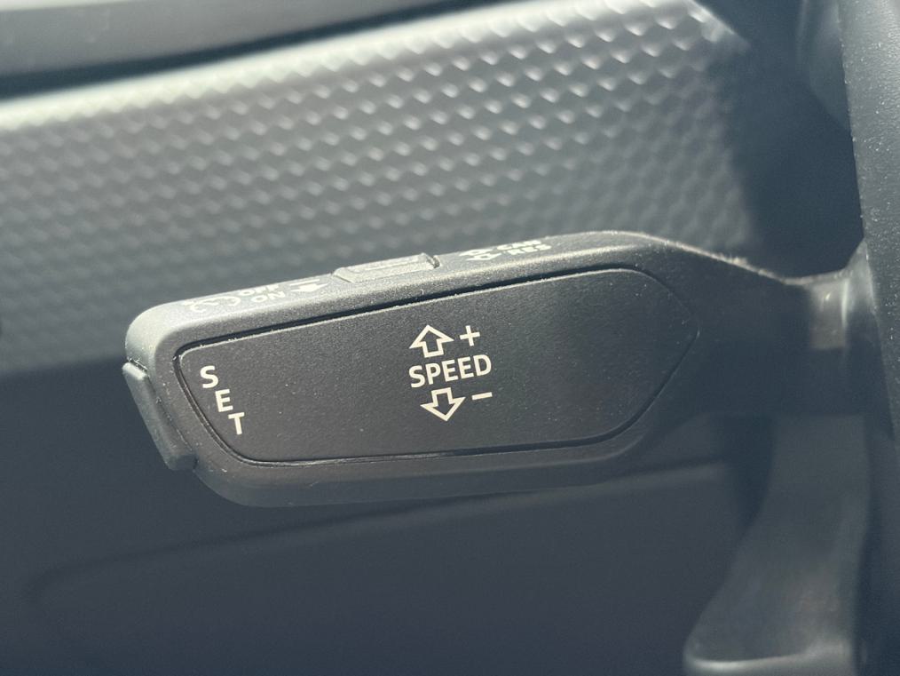 AUDI A1 Sportback 30 TFSi S Line Black Edition-image-5