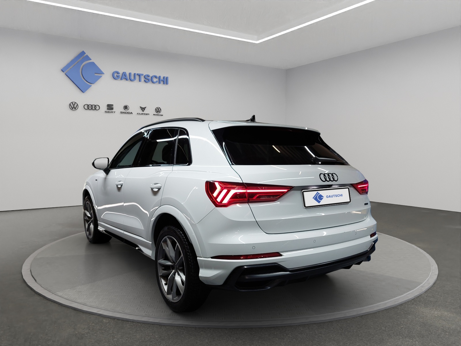 AUDI Q3 35 TDI S line quattro S-tronic-image-2