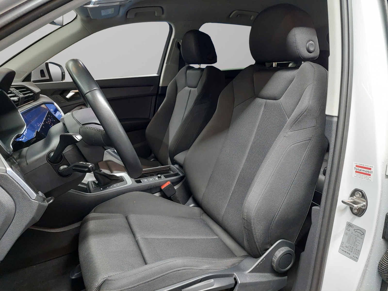 AUDI Q3 35 TDI S line quattro S-tronic-image-5