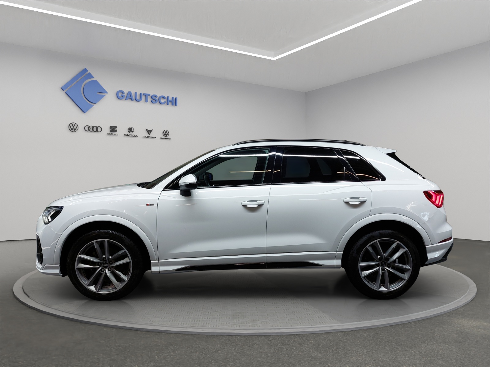 AUDI Q3 35 TDI S line quattro S-tronic-image-1