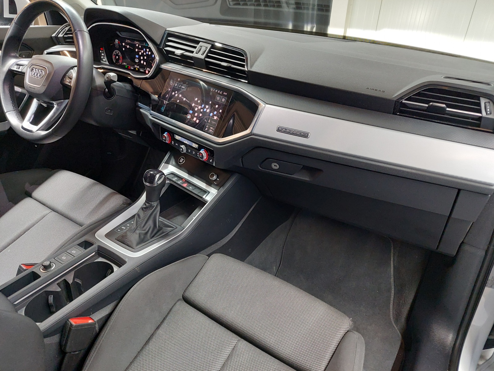 AUDI Q3 35 TDI S line quattro S-tronic-image-9
