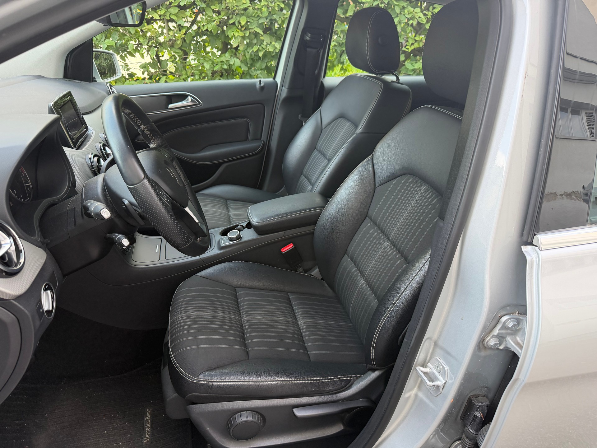 MERCEDES-BENZ B 200 7G-DCT-image-10