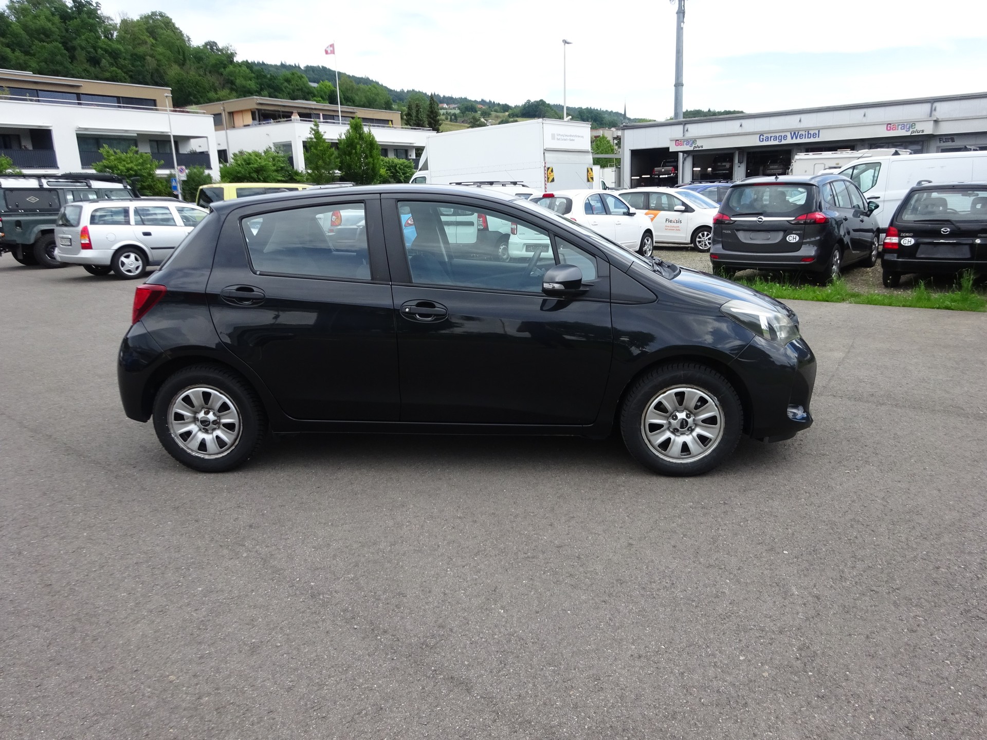 TOYOTA Yaris 1.0 Terra-image-2