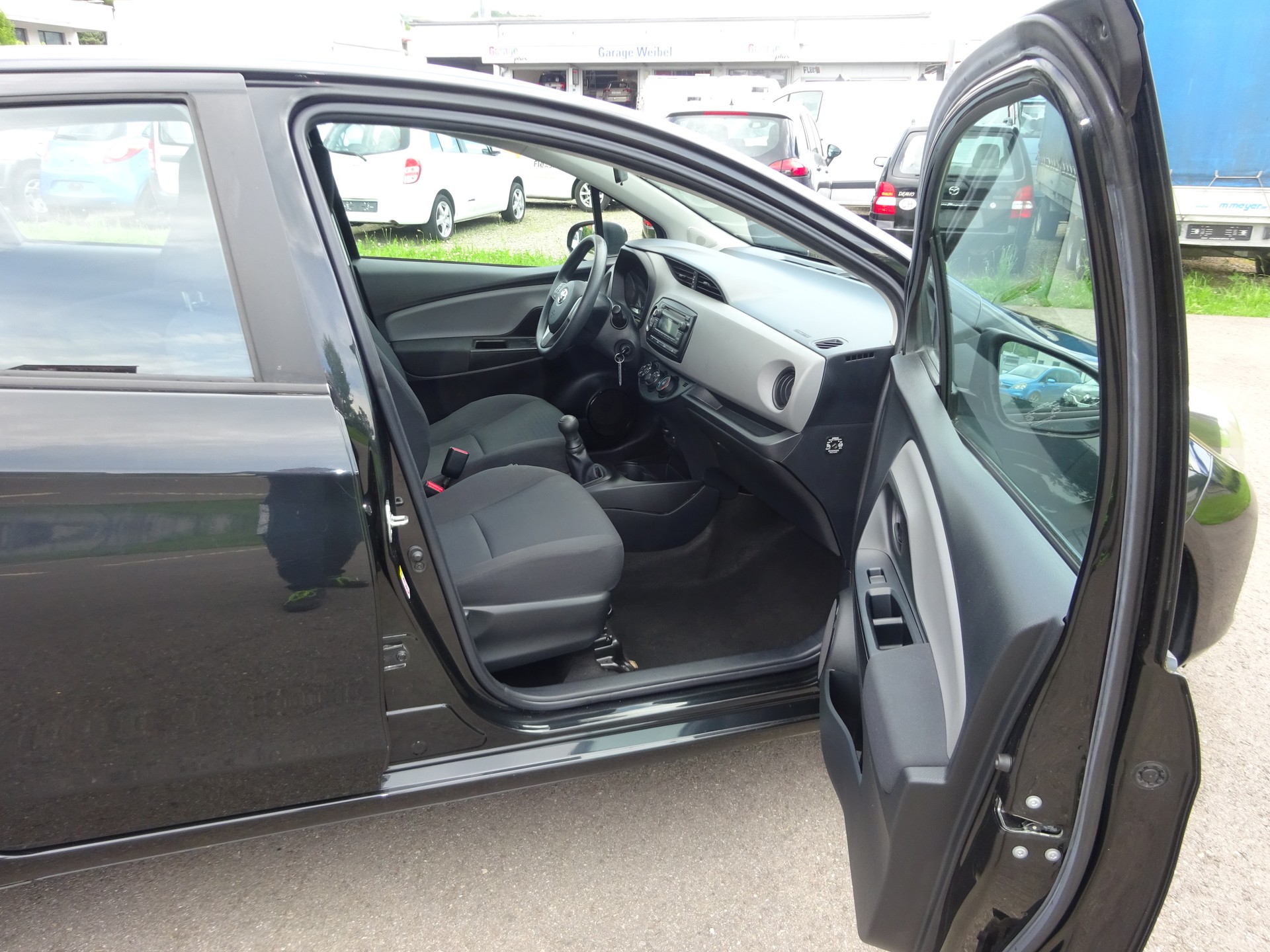 TOYOTA Yaris 1.0 Terra-image-3