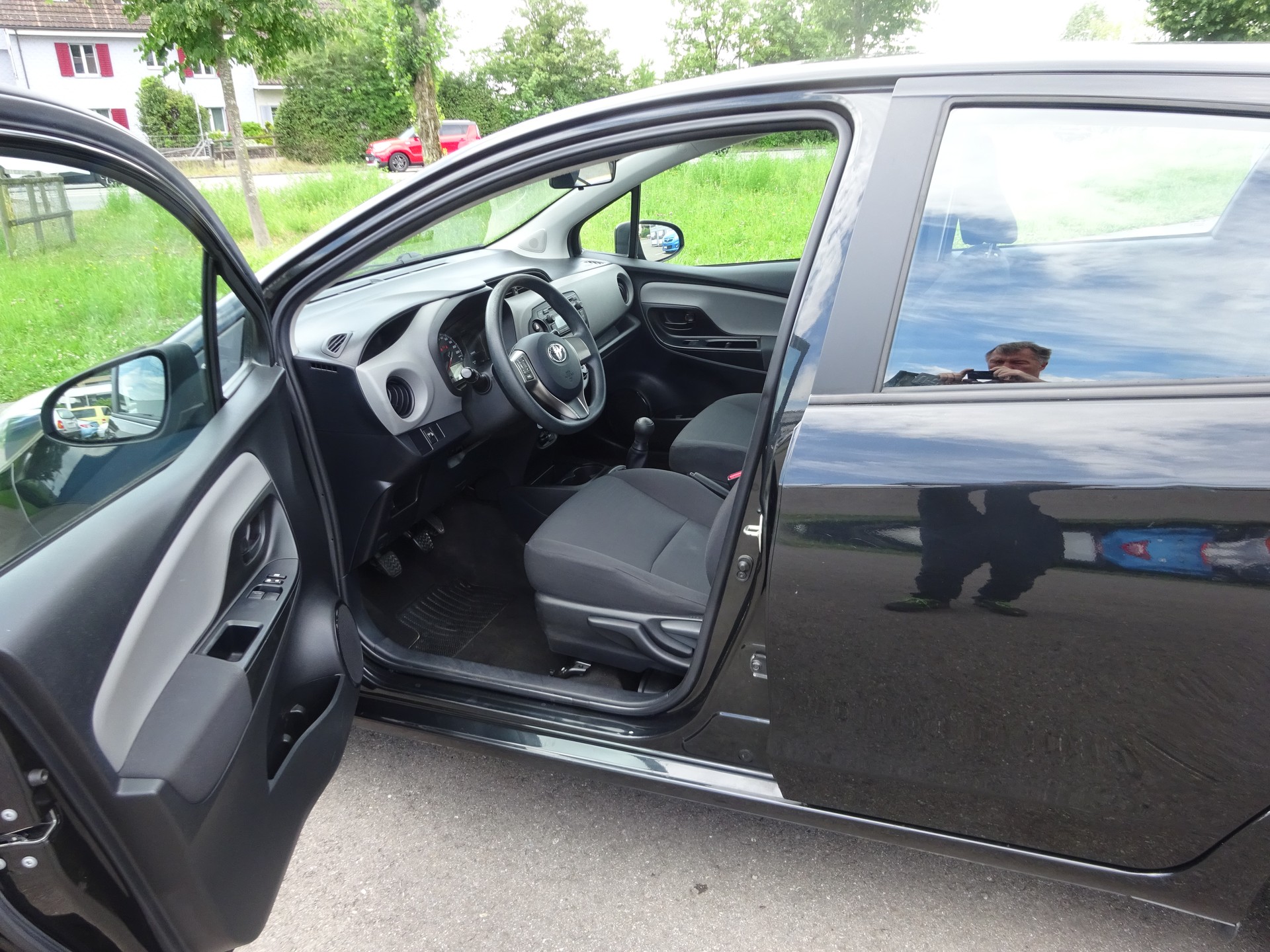 TOYOTA Yaris 1.0 Terra-image-7
