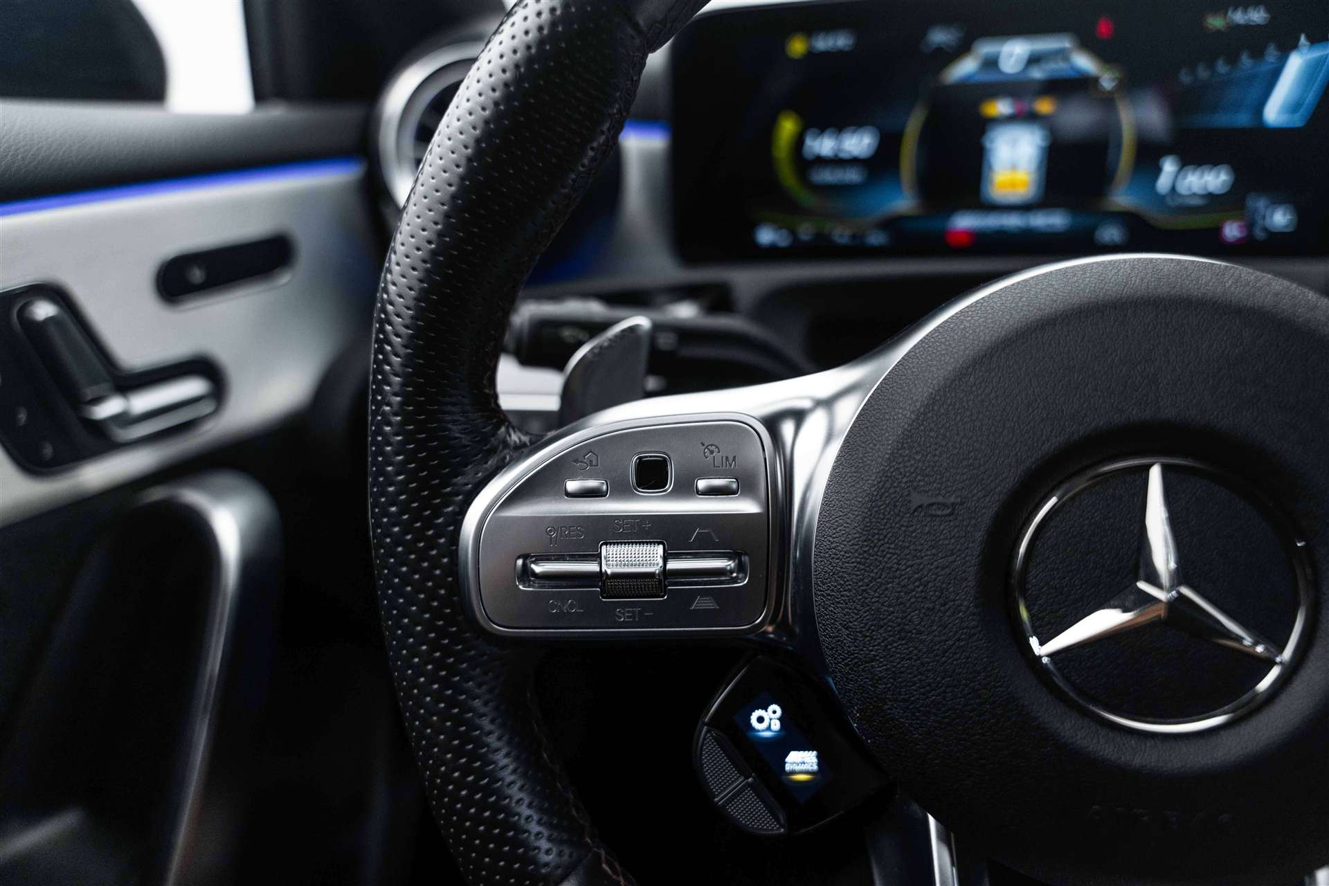MERCEDES-BENZ A 35 AMG 306PS 4Matic Speedshift-Automat-image-17