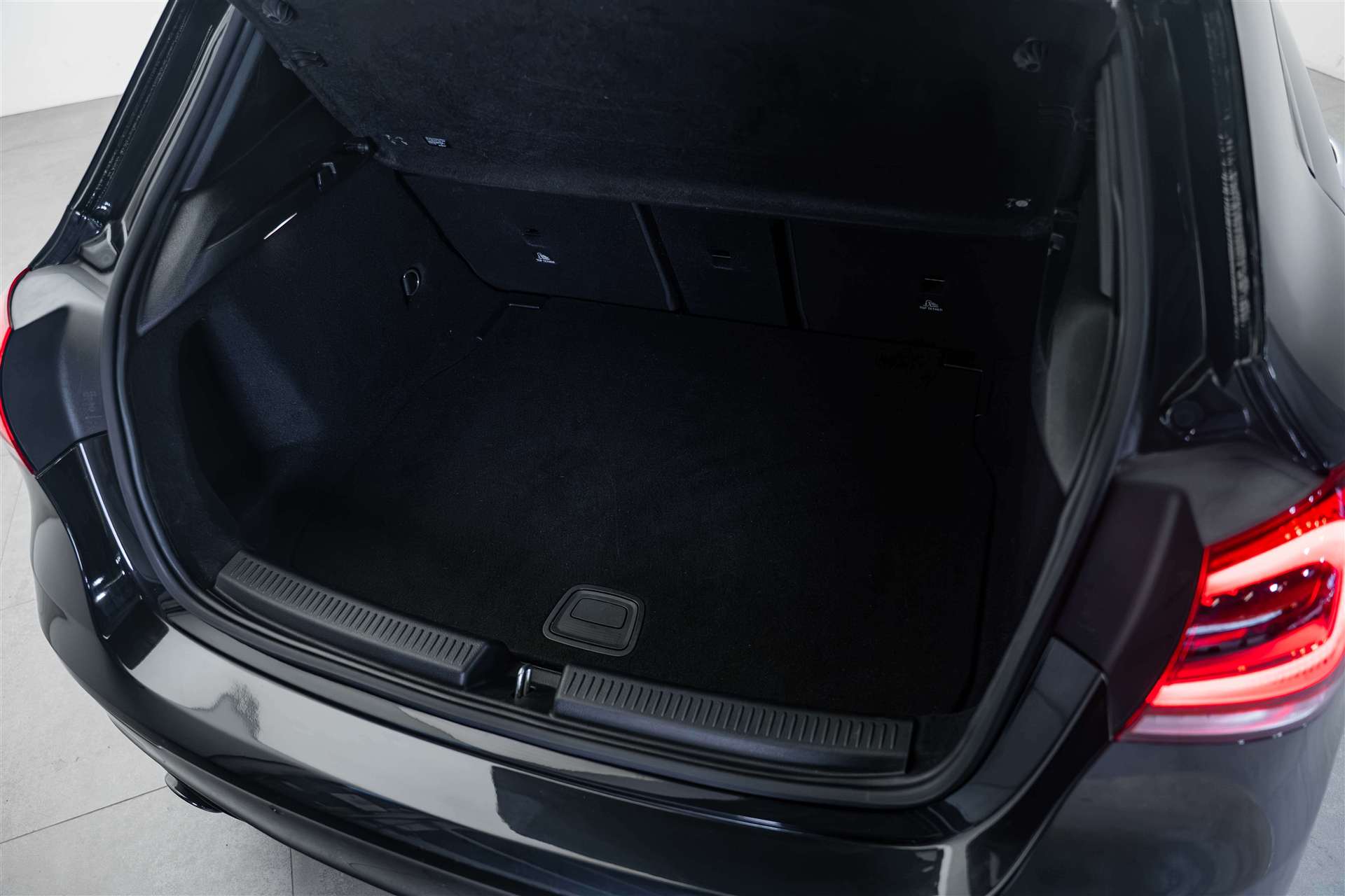 MERCEDES-BENZ A 35 AMG 306PS 4Matic Speedshift-Automat-image-4