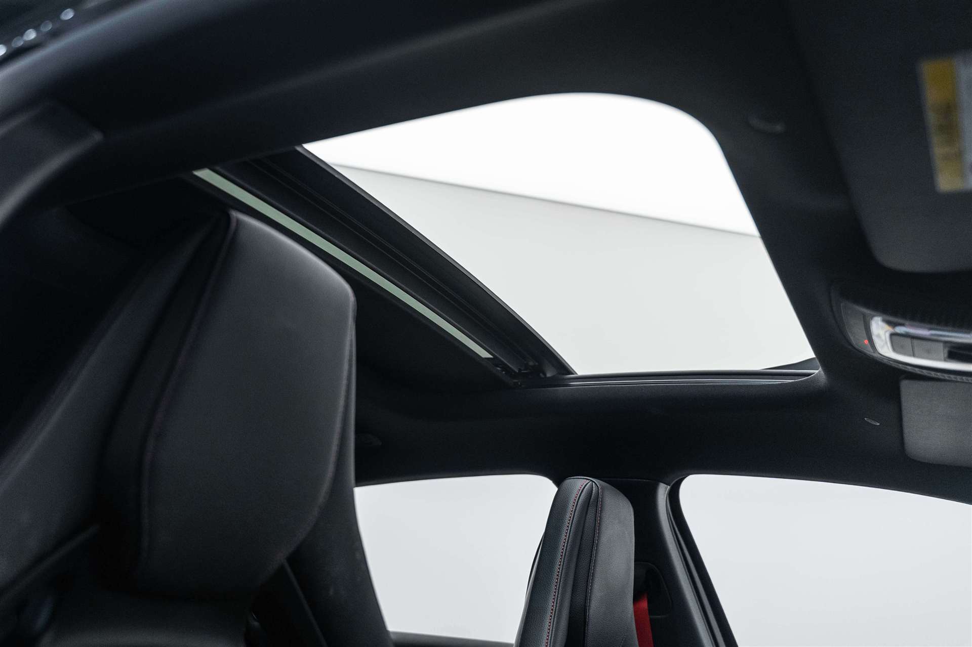MERCEDES-BENZ A 35 AMG 306PS 4Matic Speedshift-Automat-image-12