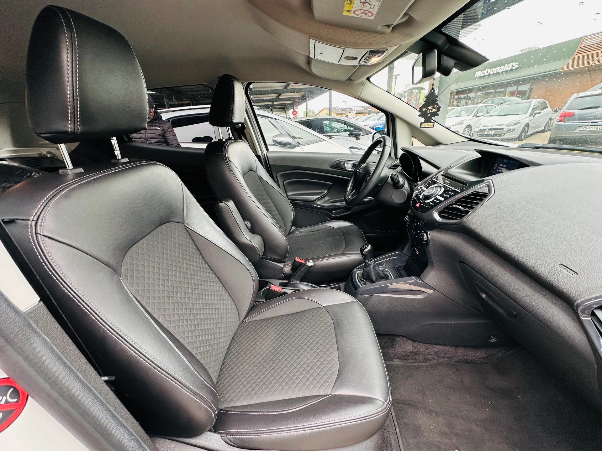 FORD EcoSport 1.0 SCTi Titanium-image-9