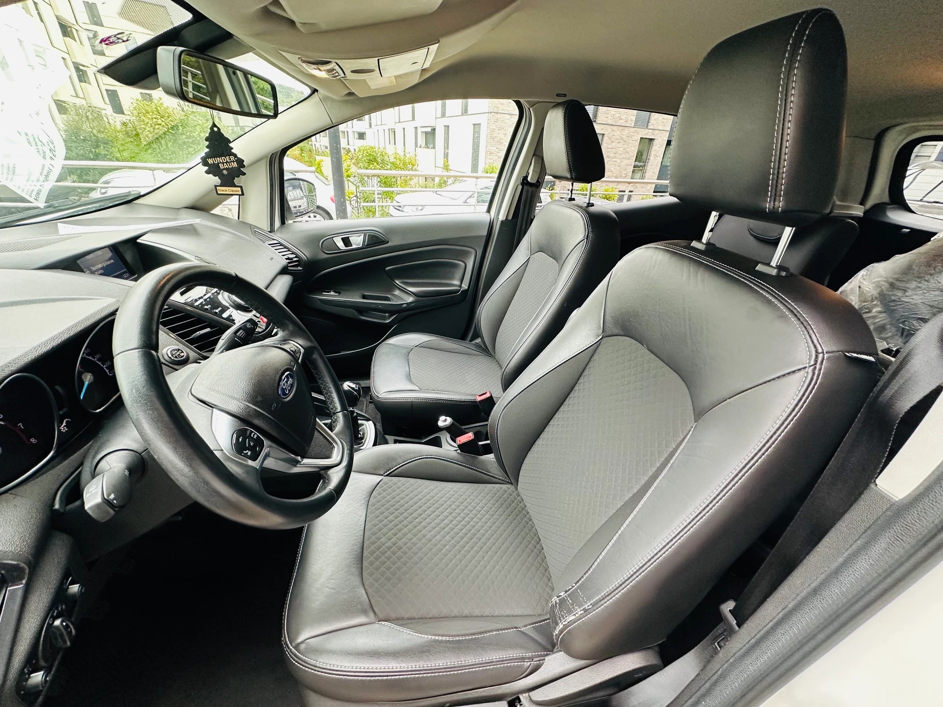 FORD EcoSport 1.0 SCTi Titanium-image-12