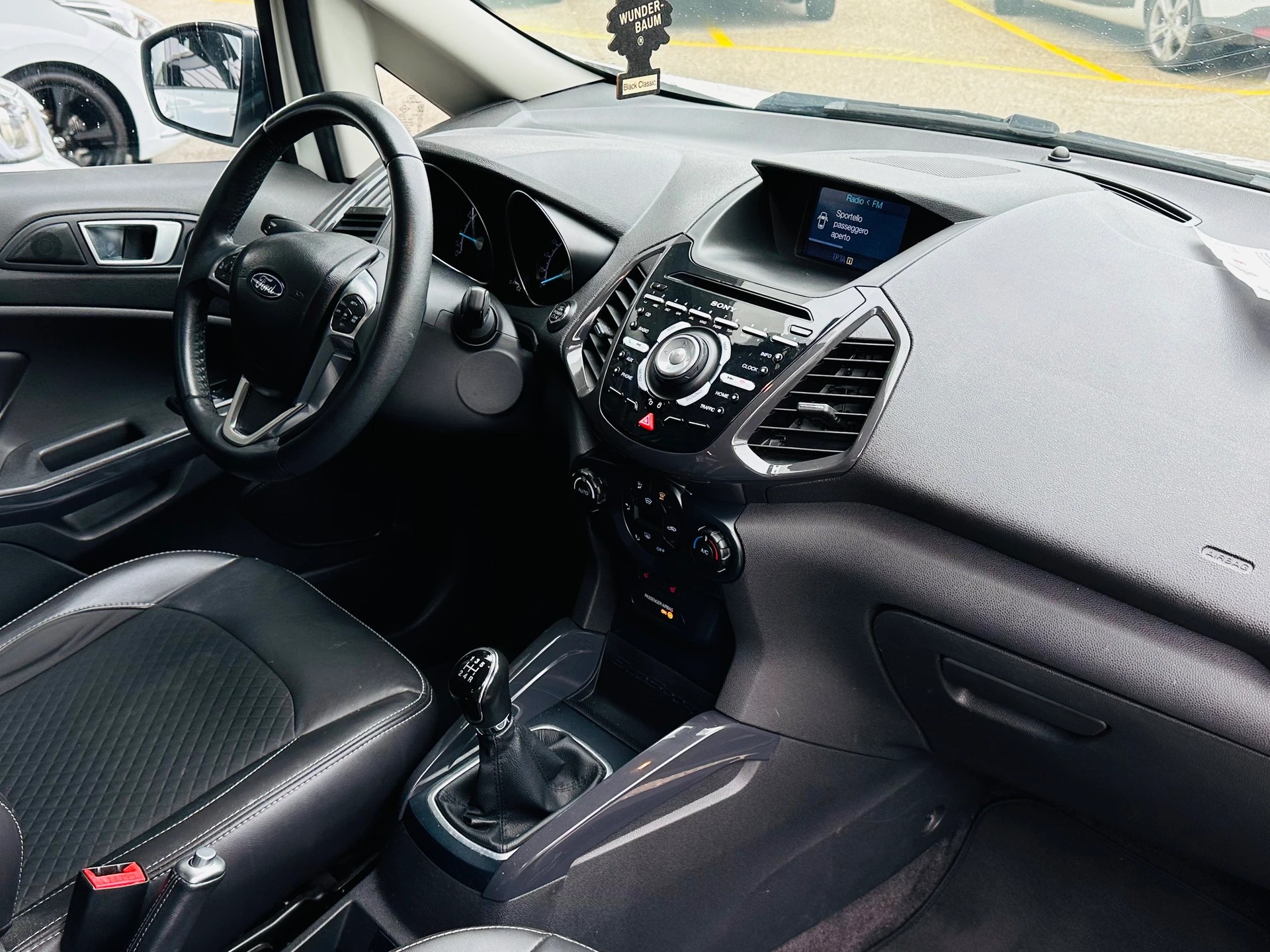 FORD EcoSport 1.0 SCTi Titanium-image-10