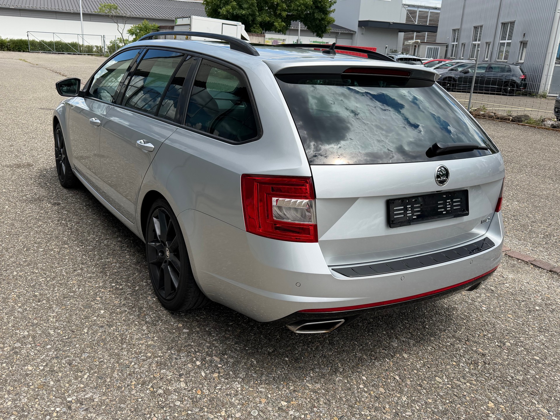 SKODA Octavia Combi 2.0 TDI RS DSG-image-5